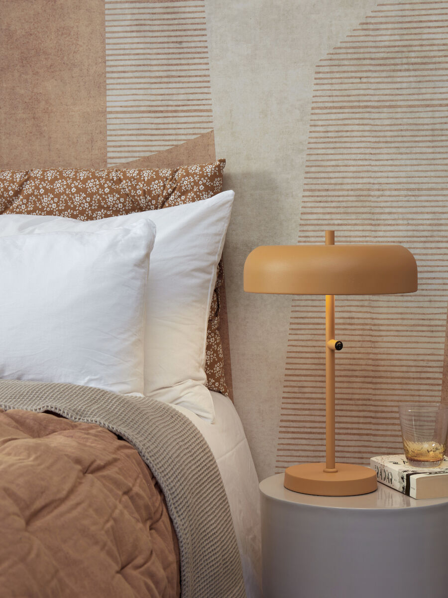 metalen-retro-oranje-tafellamp-its-about-romi-porto-variant-image4