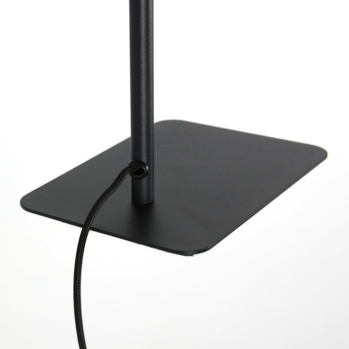 zwarte-tafellamp-met-warm-dimbaar-licht-steinhauer-volari-variant-image6