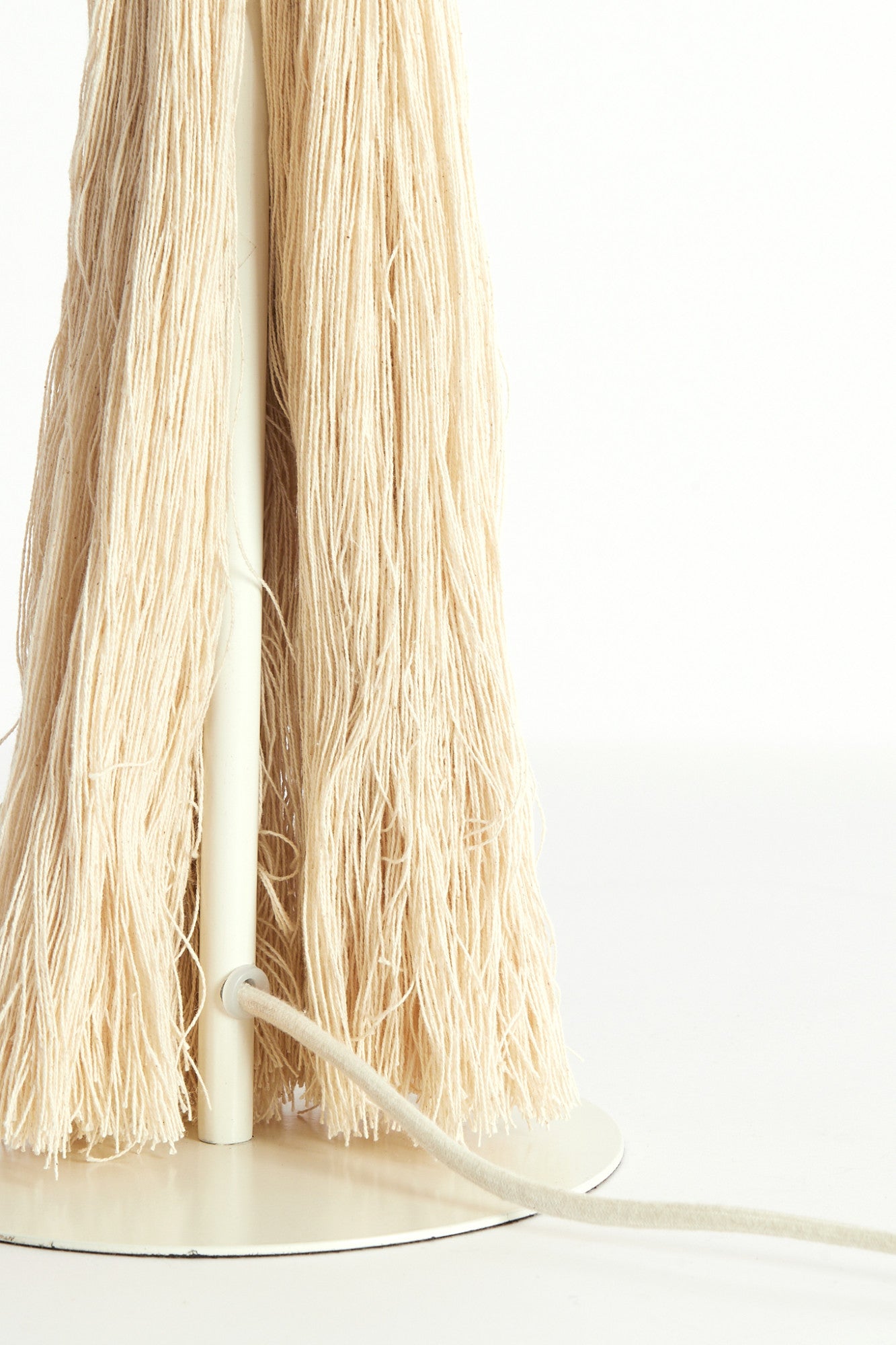 beige-stoffen-schemerlamp-kwast-light-living-espino-variant-image2