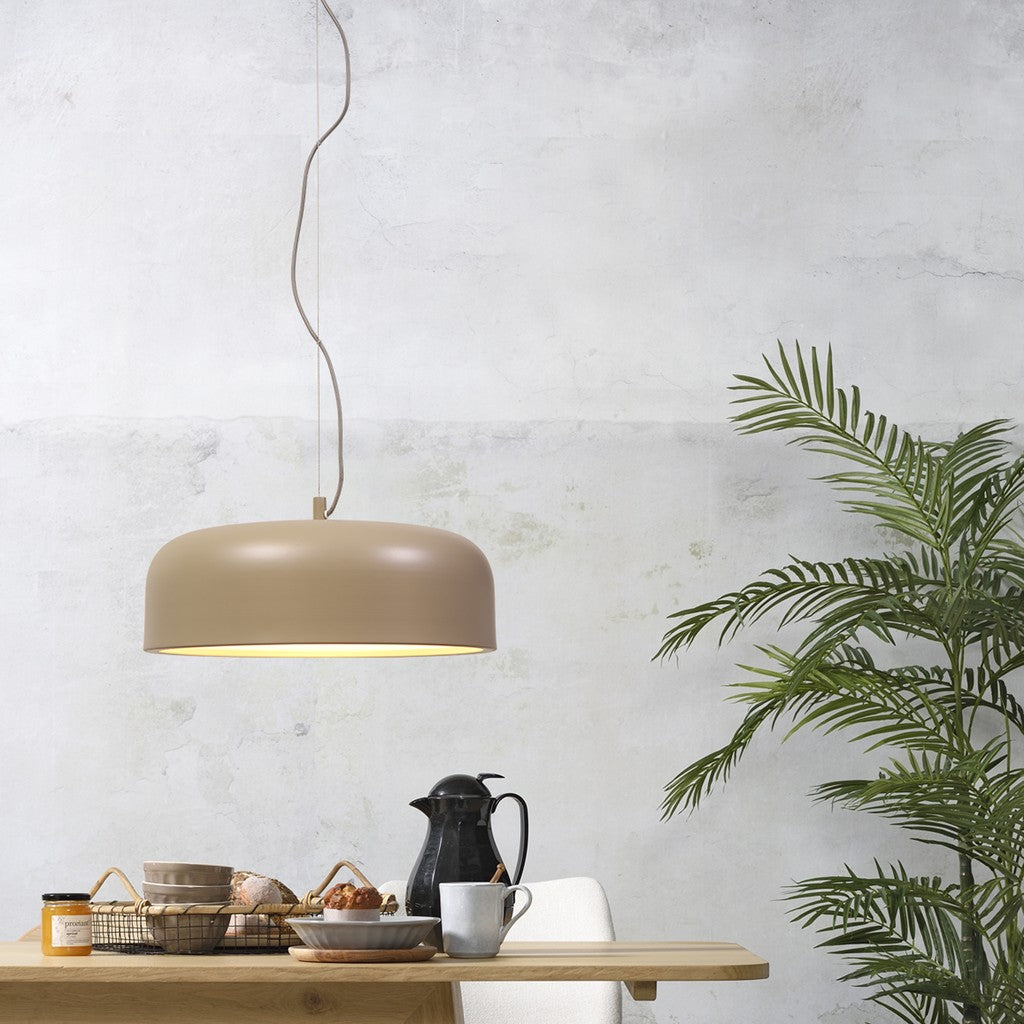 retro-grijze-komvormige-hanglamp-its-about-romi-marseille-ai-sfeer_image