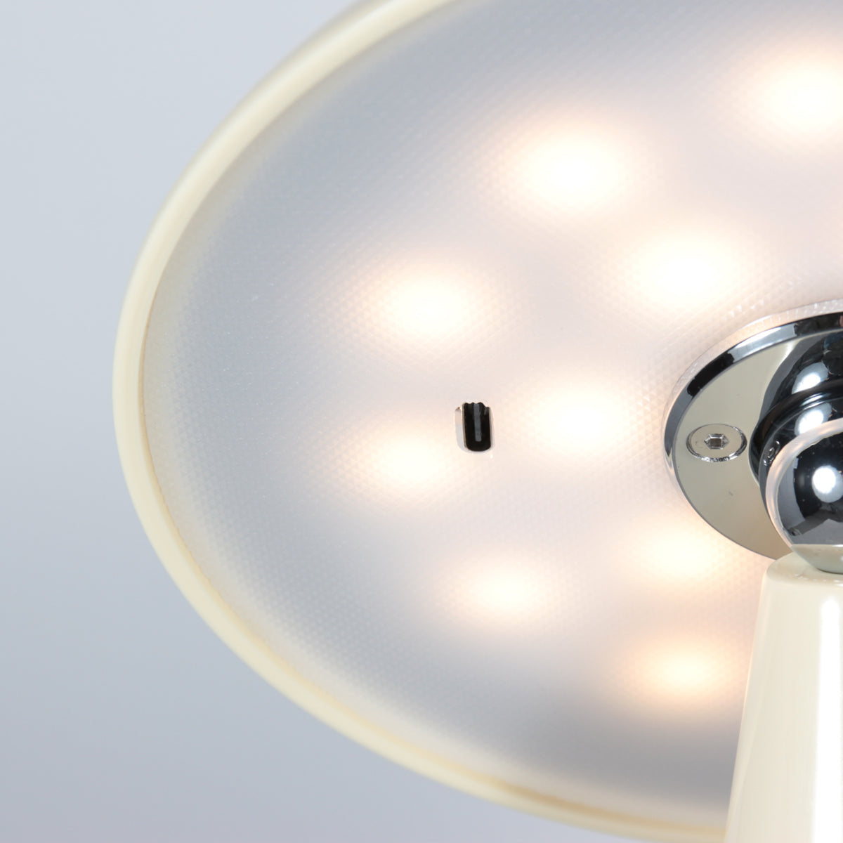 cremekleurige-oplaadbare-tafellamp-met-touchdimmer-anne-mush-variant-image6