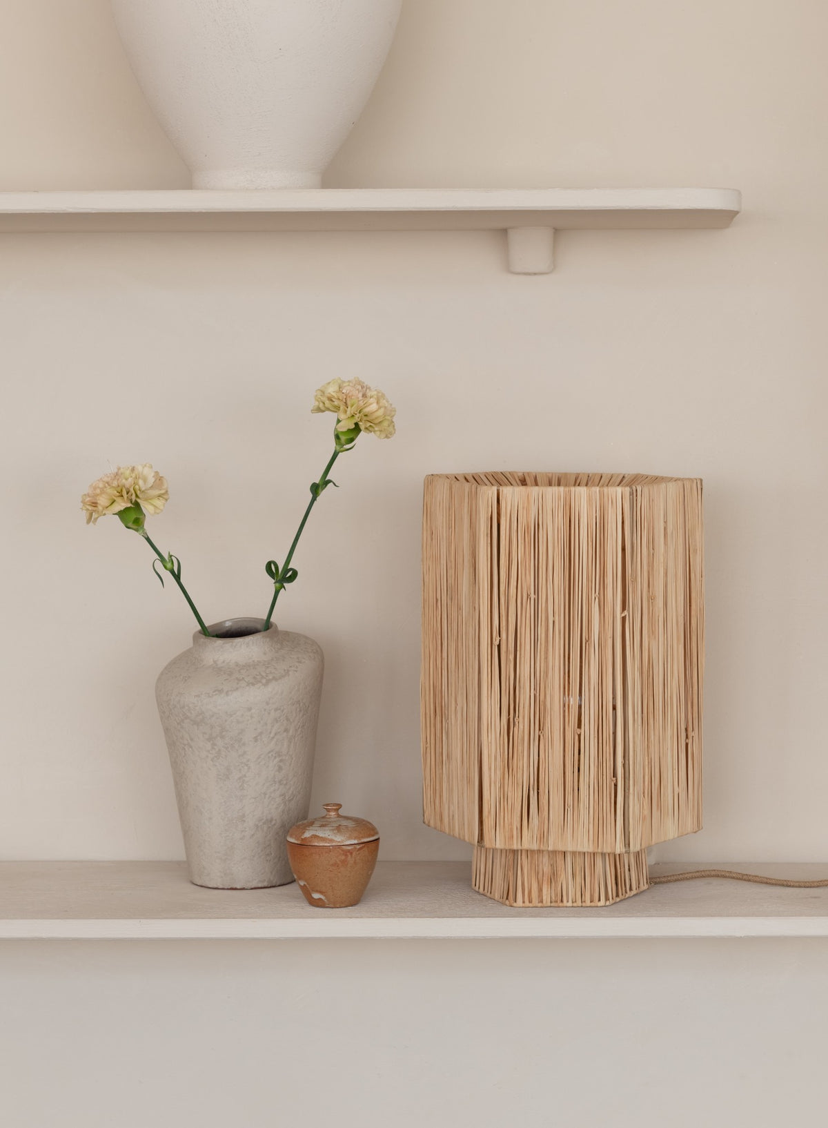 Grande lâmpada de mesa de rafia de cor natural GOOD&MOJO Panama – imagem 2