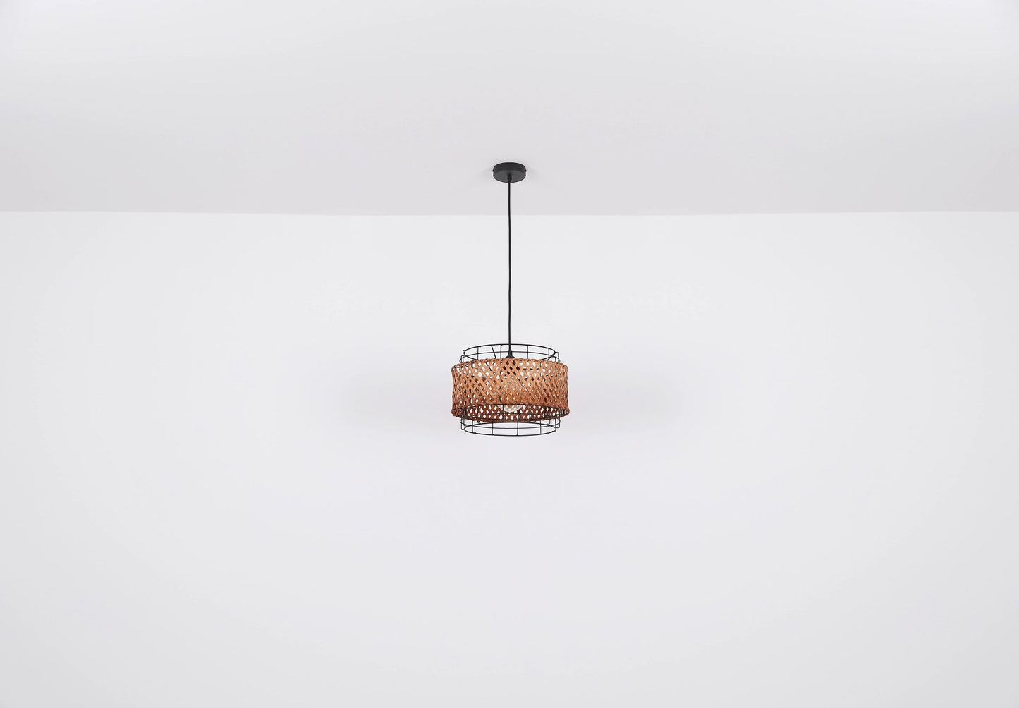 zwarte-hanglamp-met-bamboe-en-gaas-gina-variant-image5