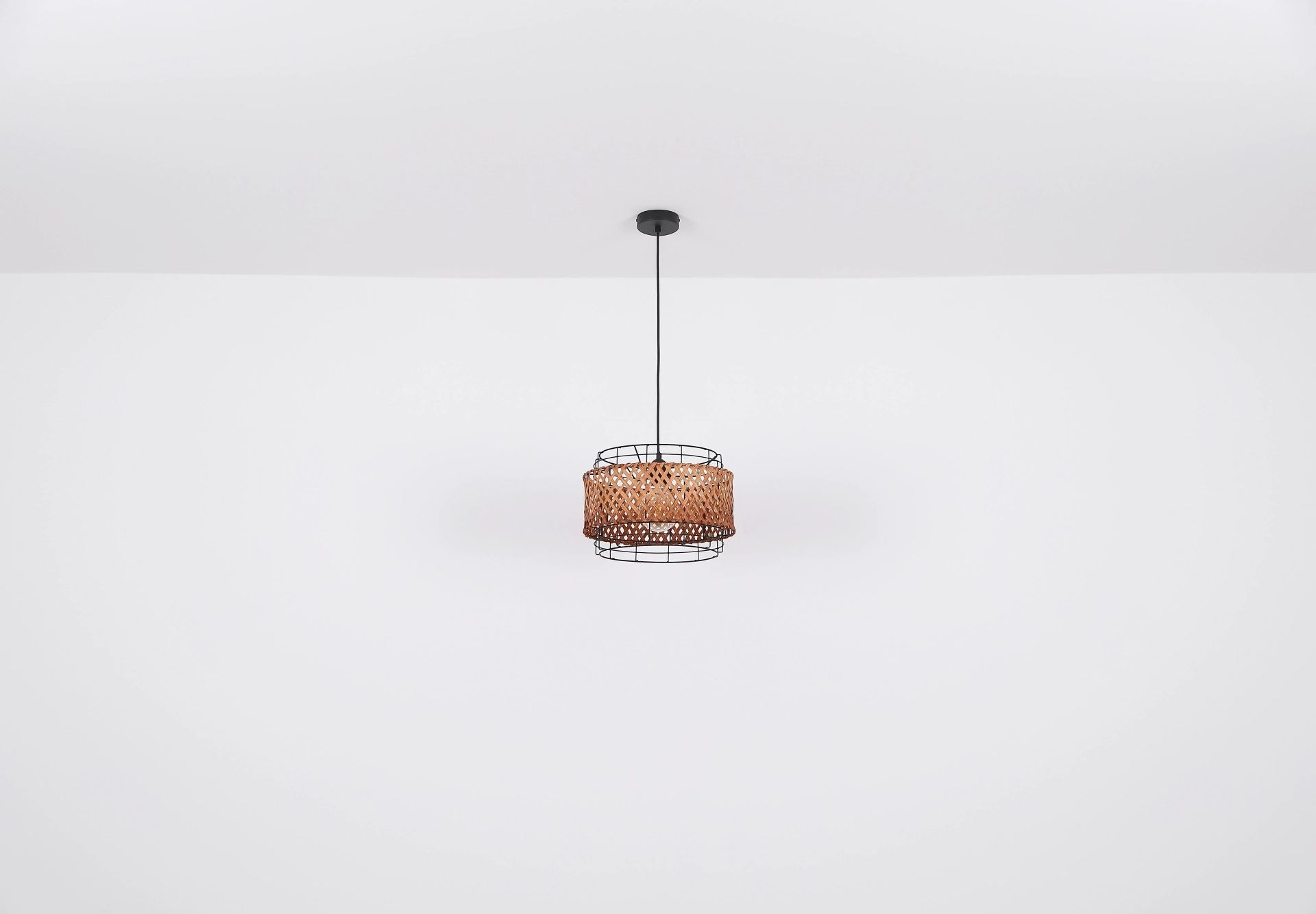 zwarte-hanglamp-met-bamboe-en-gaas-gina-variant-image5