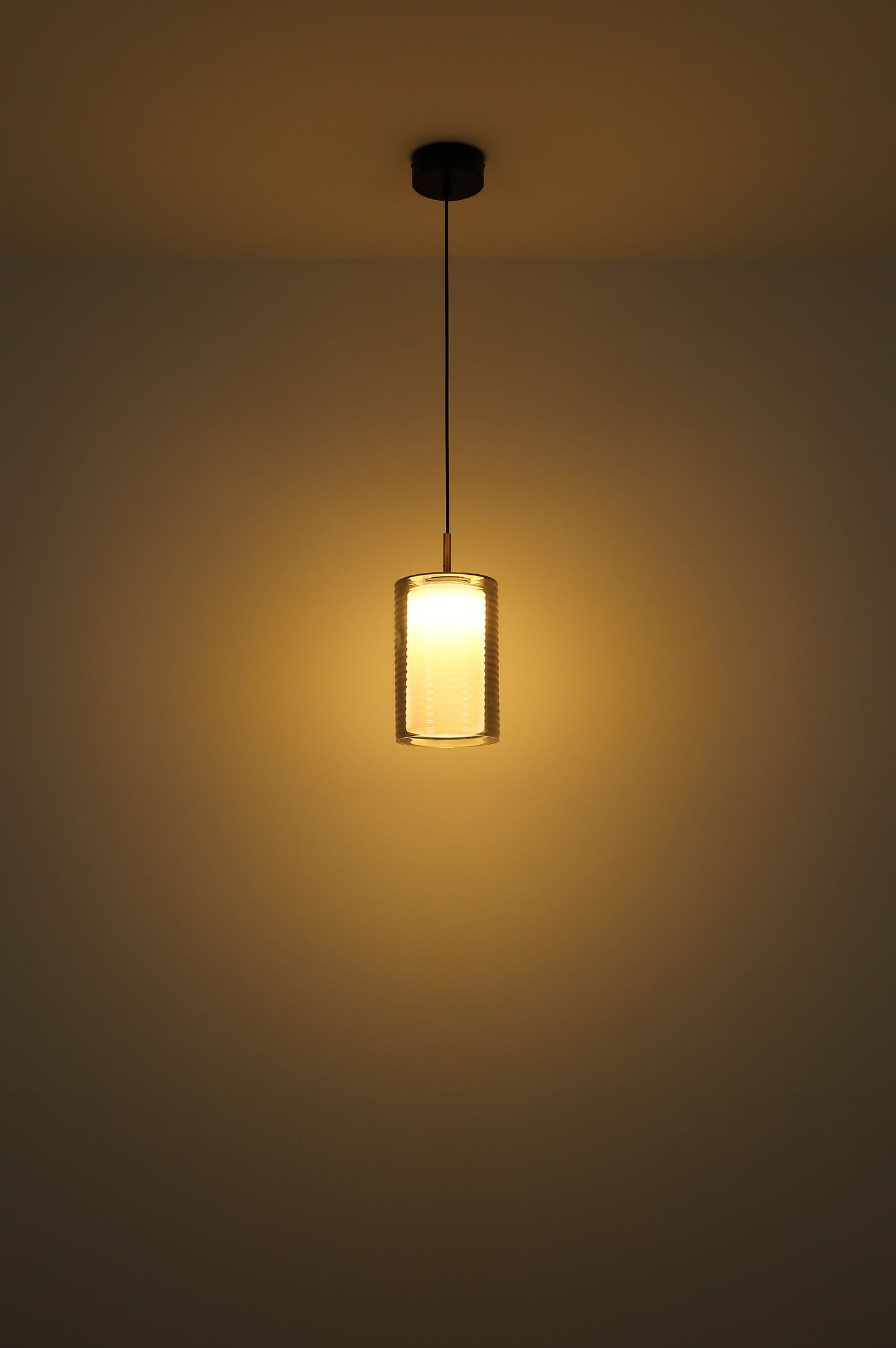 ronde-hanglamp-met-gegroefd-glas-en-metaal-lampigna-variant-image3