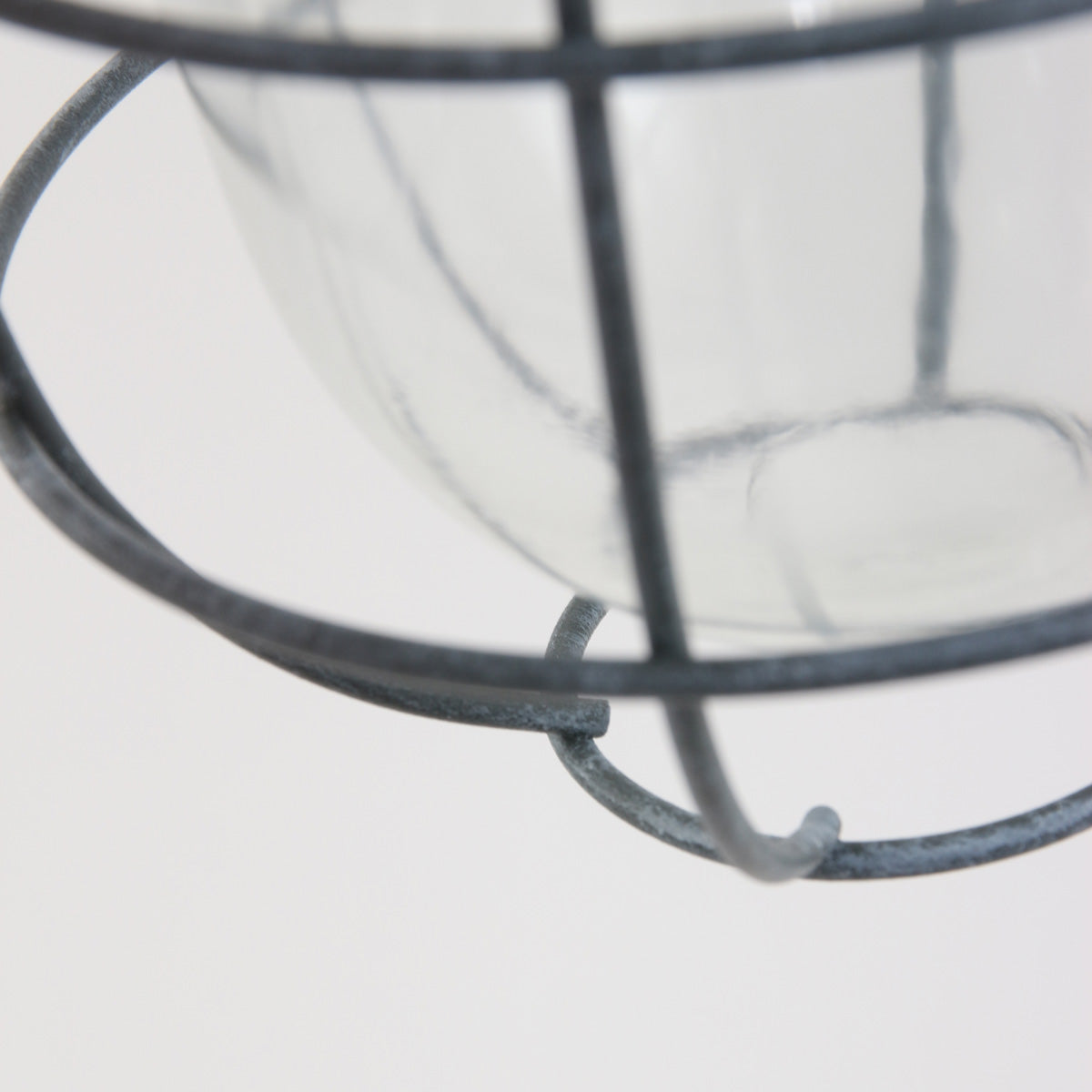 industriele-grijze-metalen-glazen-hanglamp-mexlite-ebbe-variant-image10