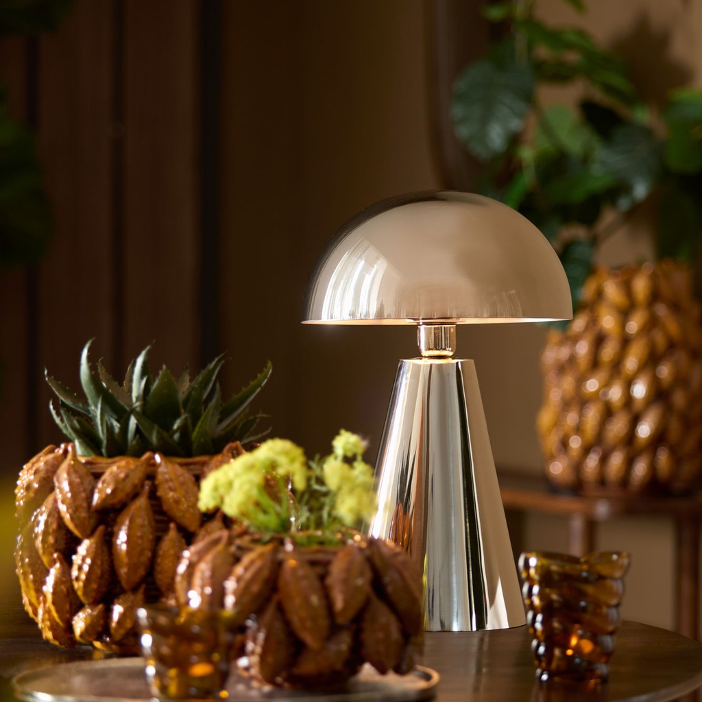 metaalkleurige-tafellamp-modern-light-living-surrina-ai-sfeer_image