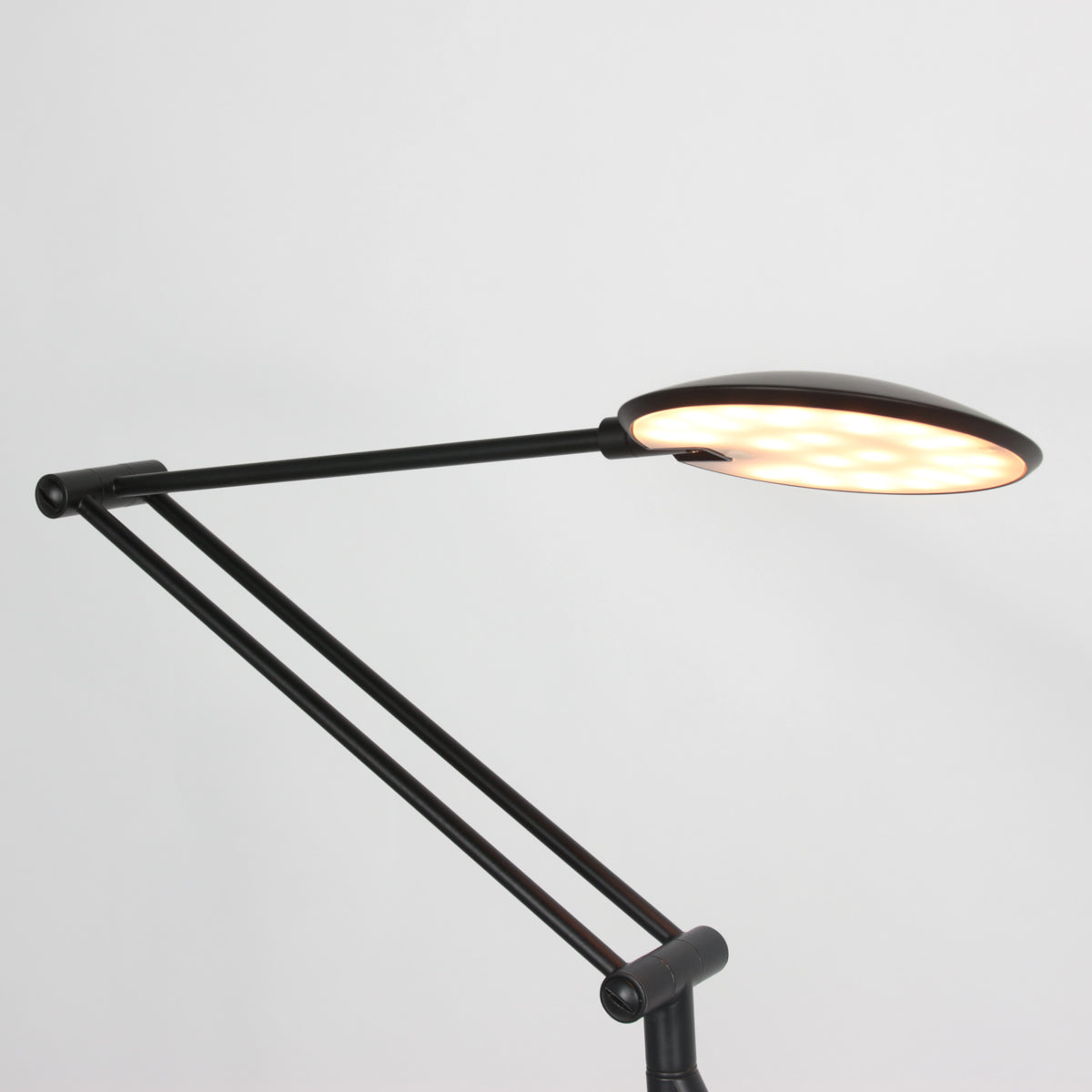 zwarte-vloerlamp-met-instelbaar-led-licht-steinhauer-exclusive-zenith2-variant-image4
