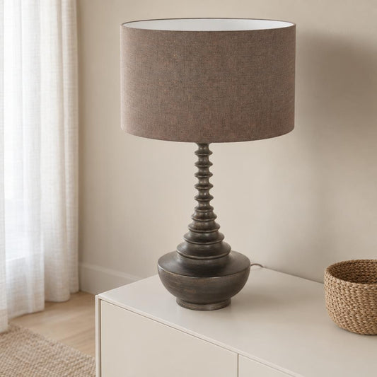 Stolna lampa Steinhauer Bois – crna i siva – ambijentalna fotografija
