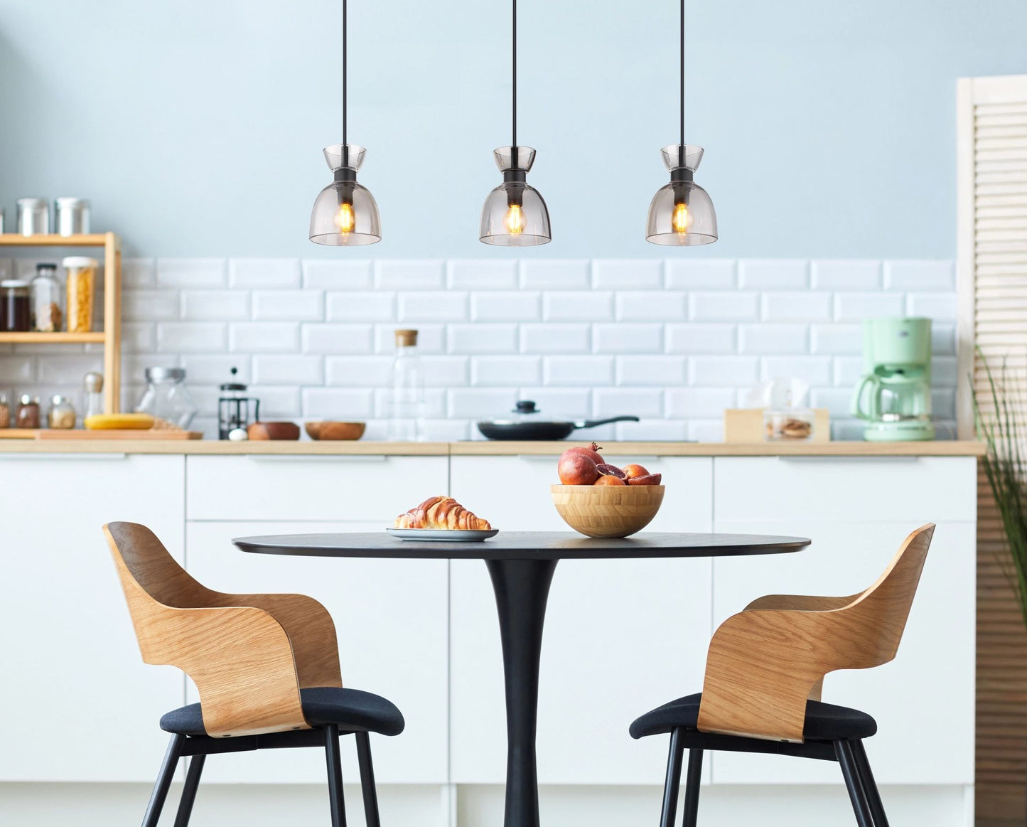 moderne-hanglamp-van-matzwart-metaal-en-rookglas-massey-variant-image5