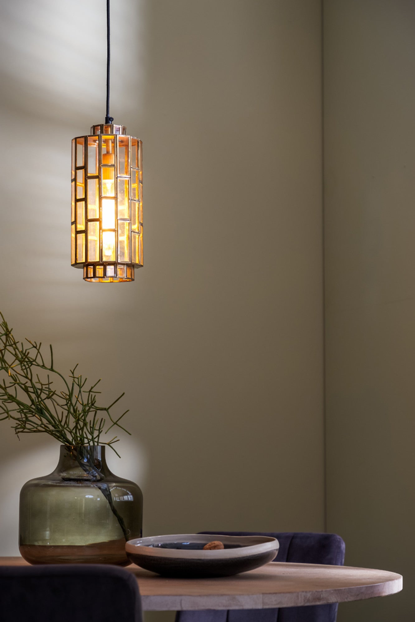 gouden-hanglamp-met-geometrisch-lantaarnontwerp-light-living-sostrene-variant-image3