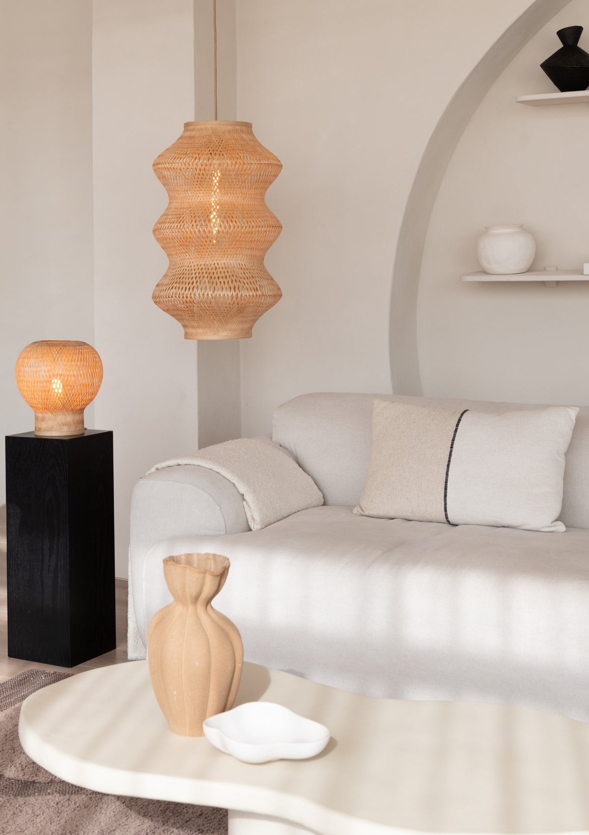 Lampada a sospensione in bambù color naturale senza tempo GOOD&MOJO Barbados – immagine 1