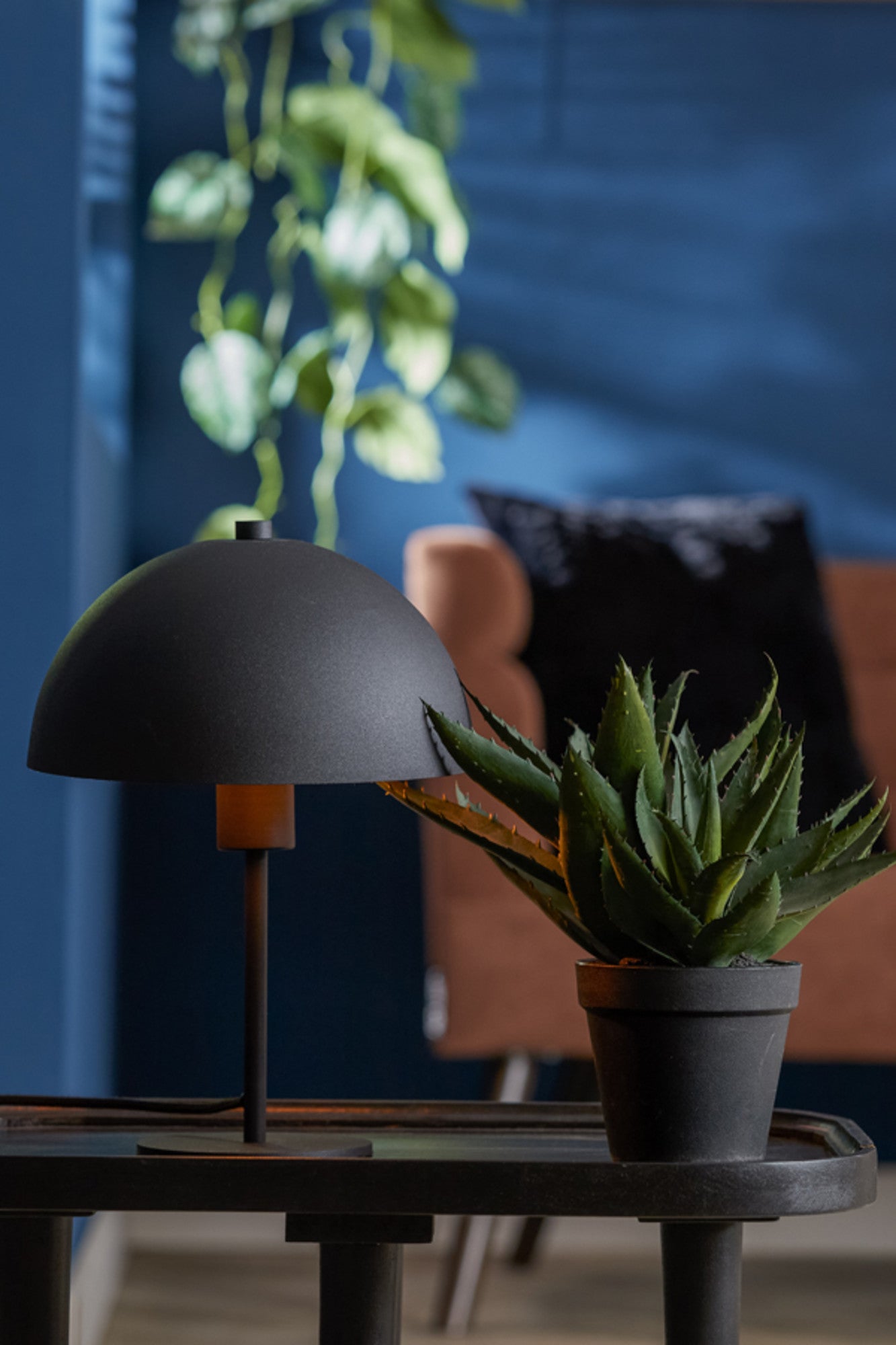 zwarte-tafellamp-modern-paddenstoel-vorm-light-living-merel-variant-image4