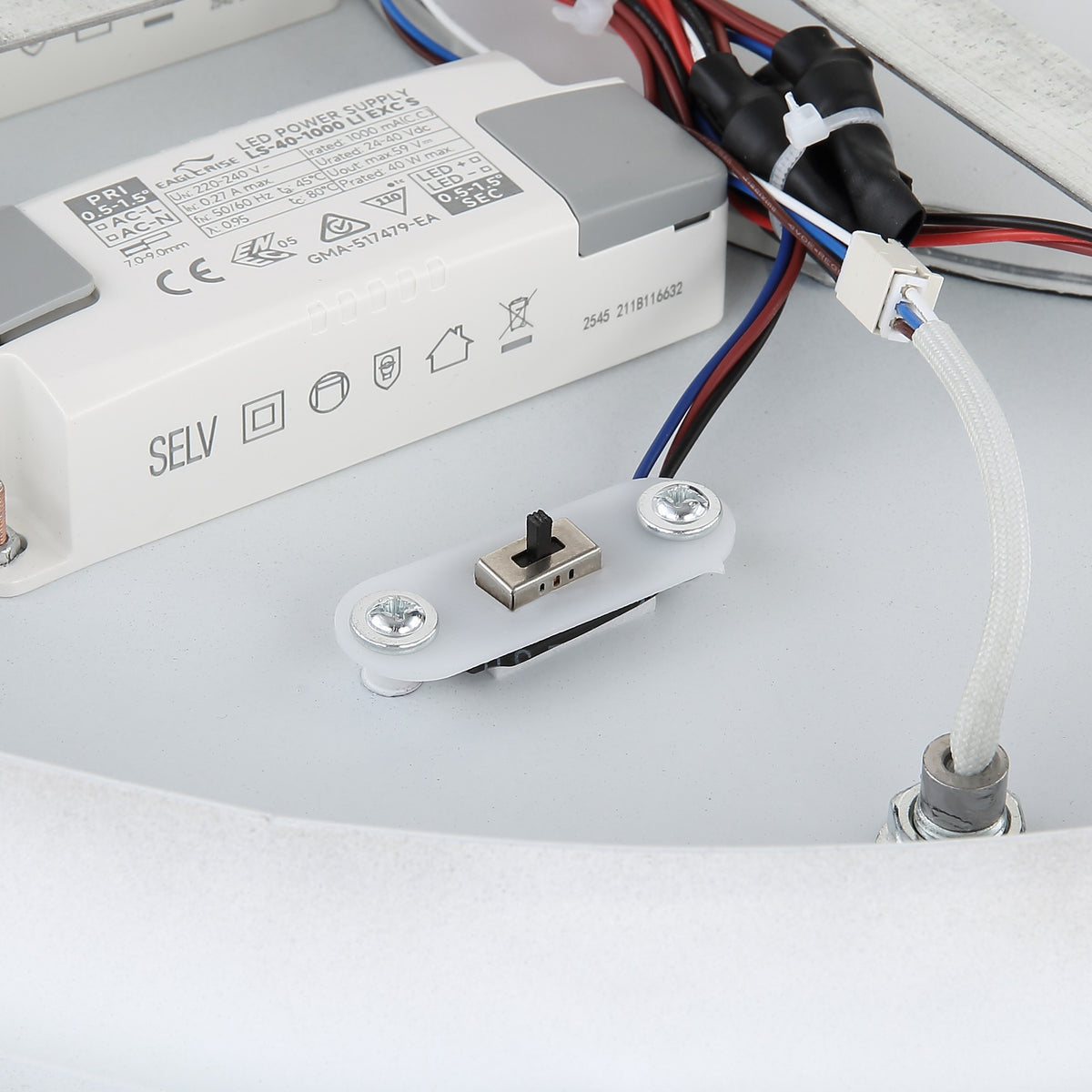 Luz de teto LED metálica branca estilosa – imagem 4