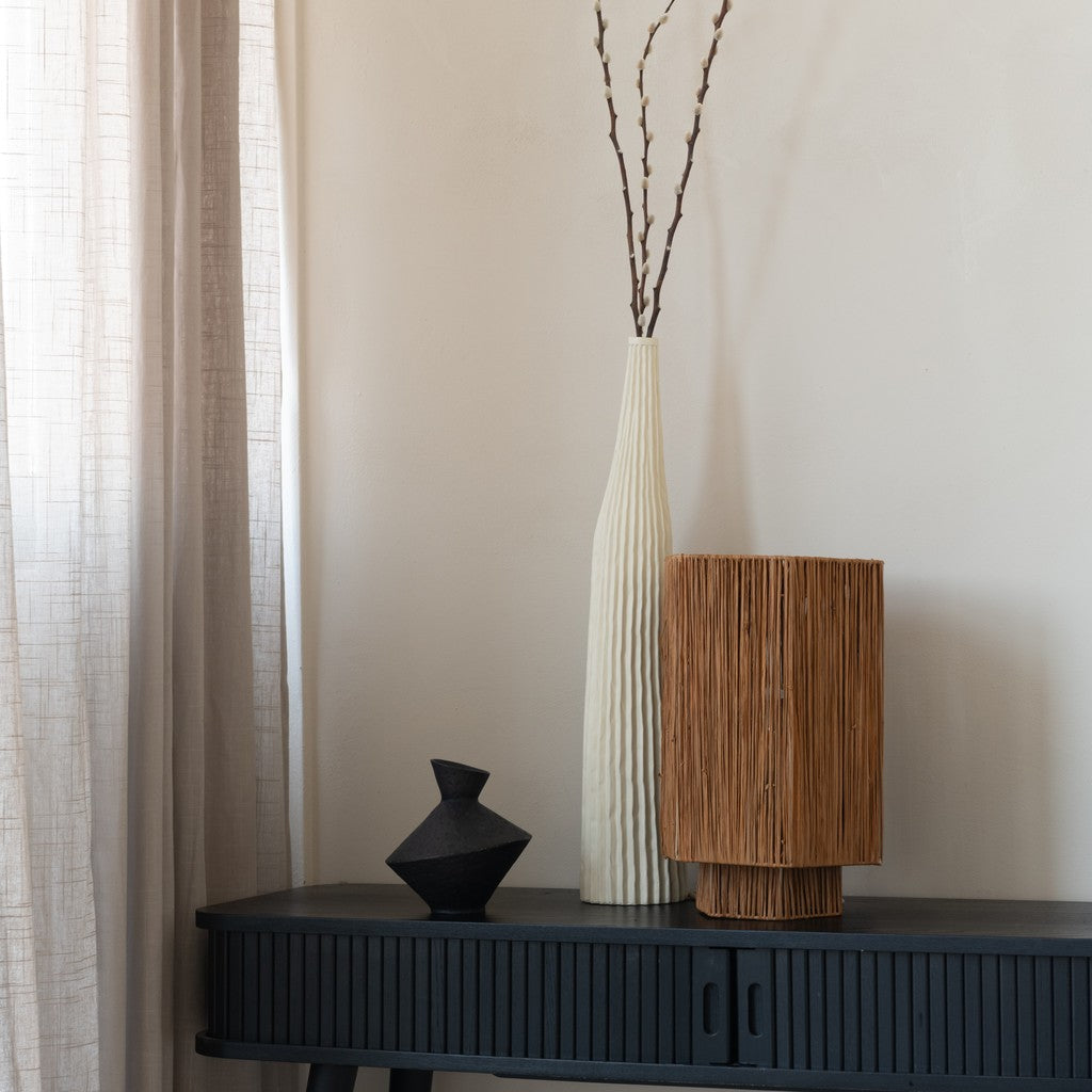 Grande lâmpada de mesa de raffia marrom GOOD&MOJO Panama – fotografia de ambiente