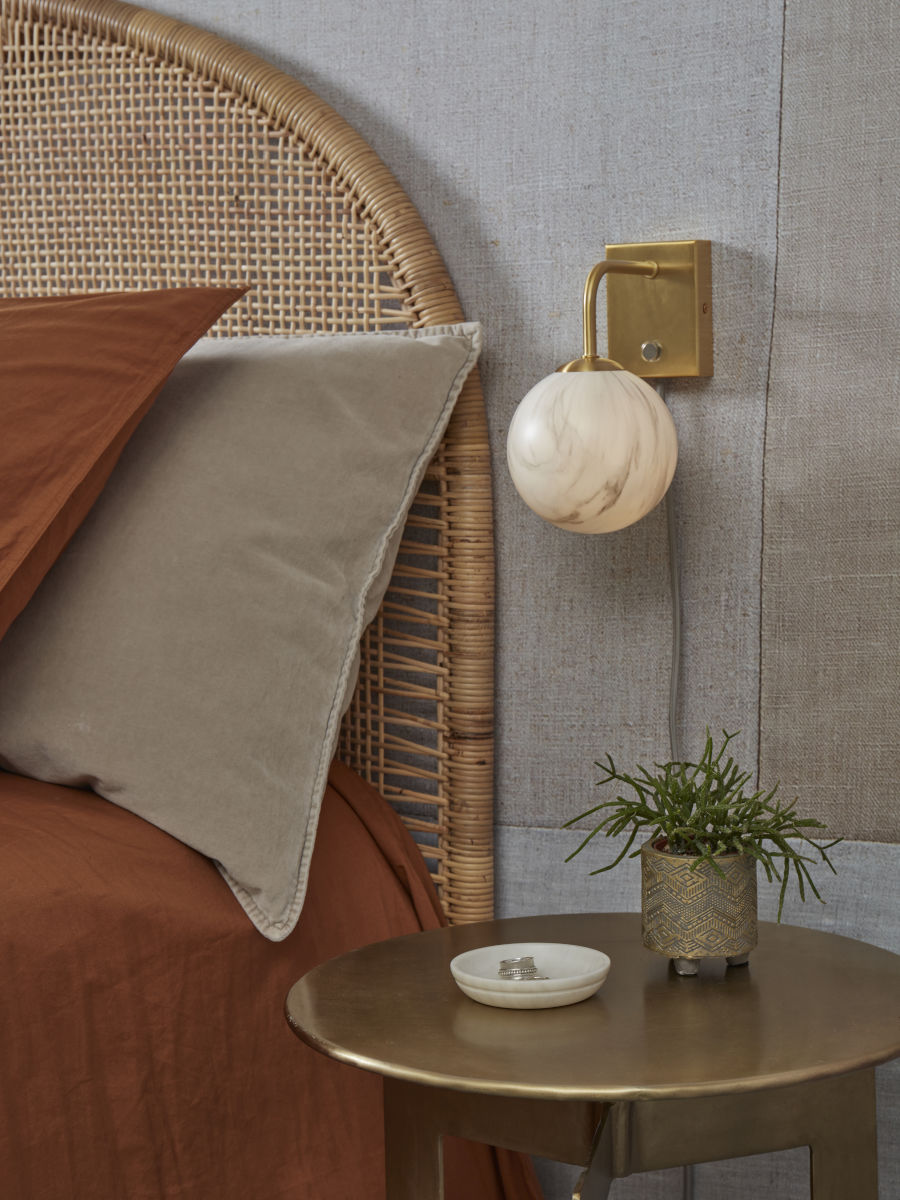 goudkleurige-wandlamp-dessinbol-gebogen-its-about-romi-carrara-variant-image4