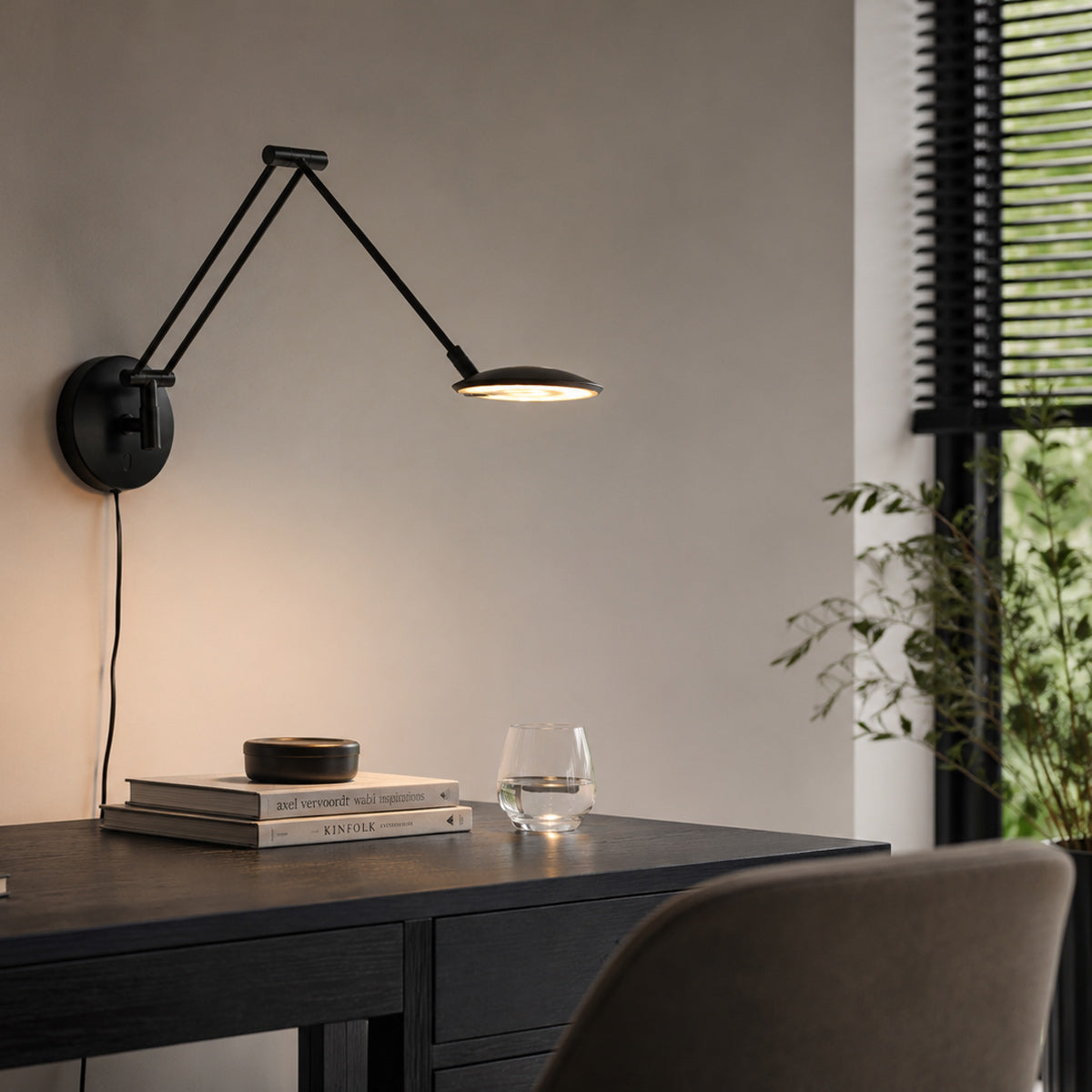 zwarte-wandlamp-zenith-2-met-afstandsbediening-ai-sfeer_image