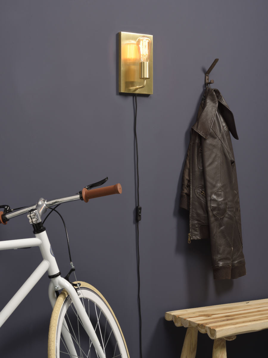 rechthoekige-minimalistische-wandlamp-goud-its-about-romi-madrid-variant-image1