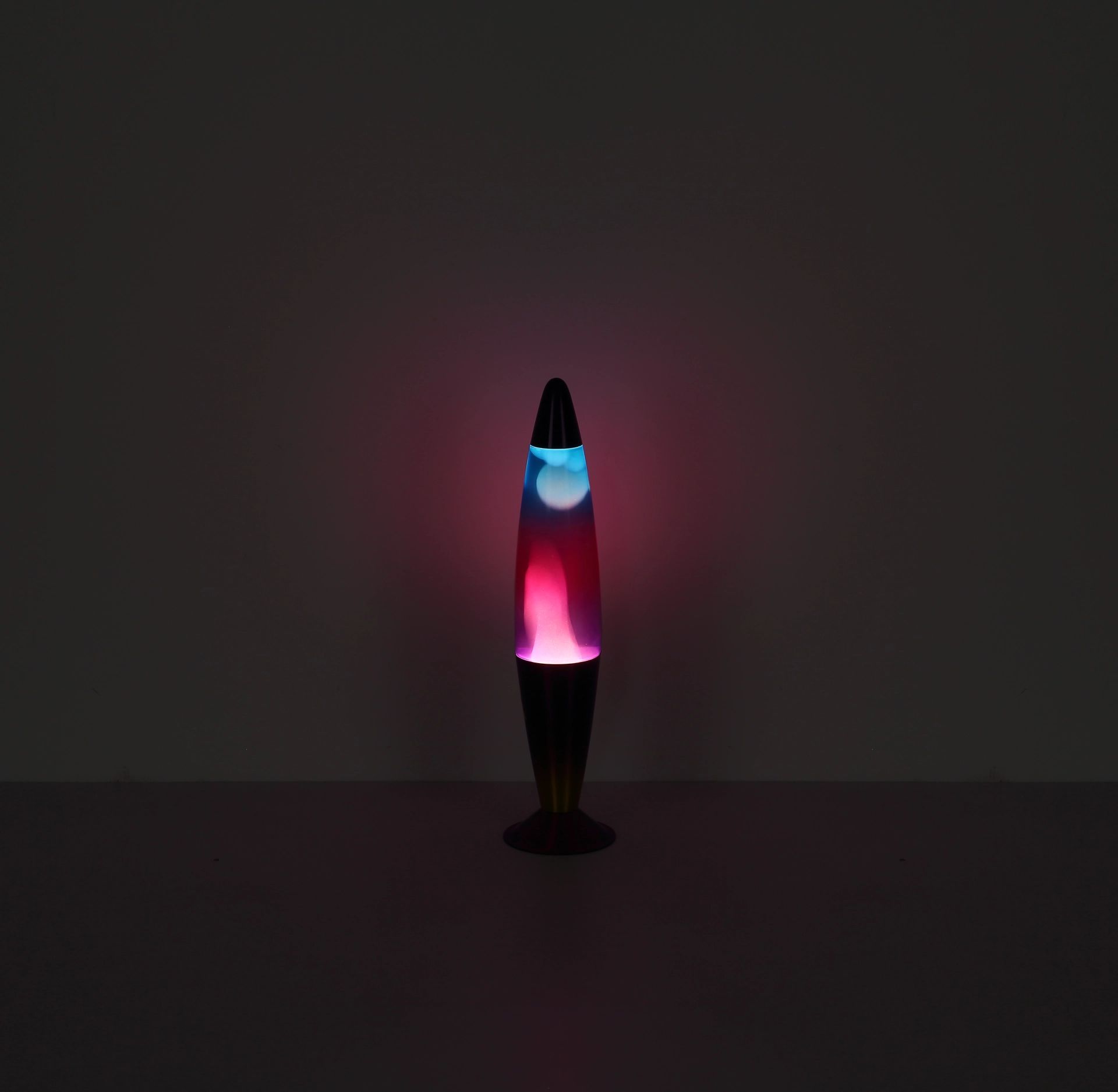 kleurige-raketvormige-tafellamp-met-magma-lamp-etna-variant-image2