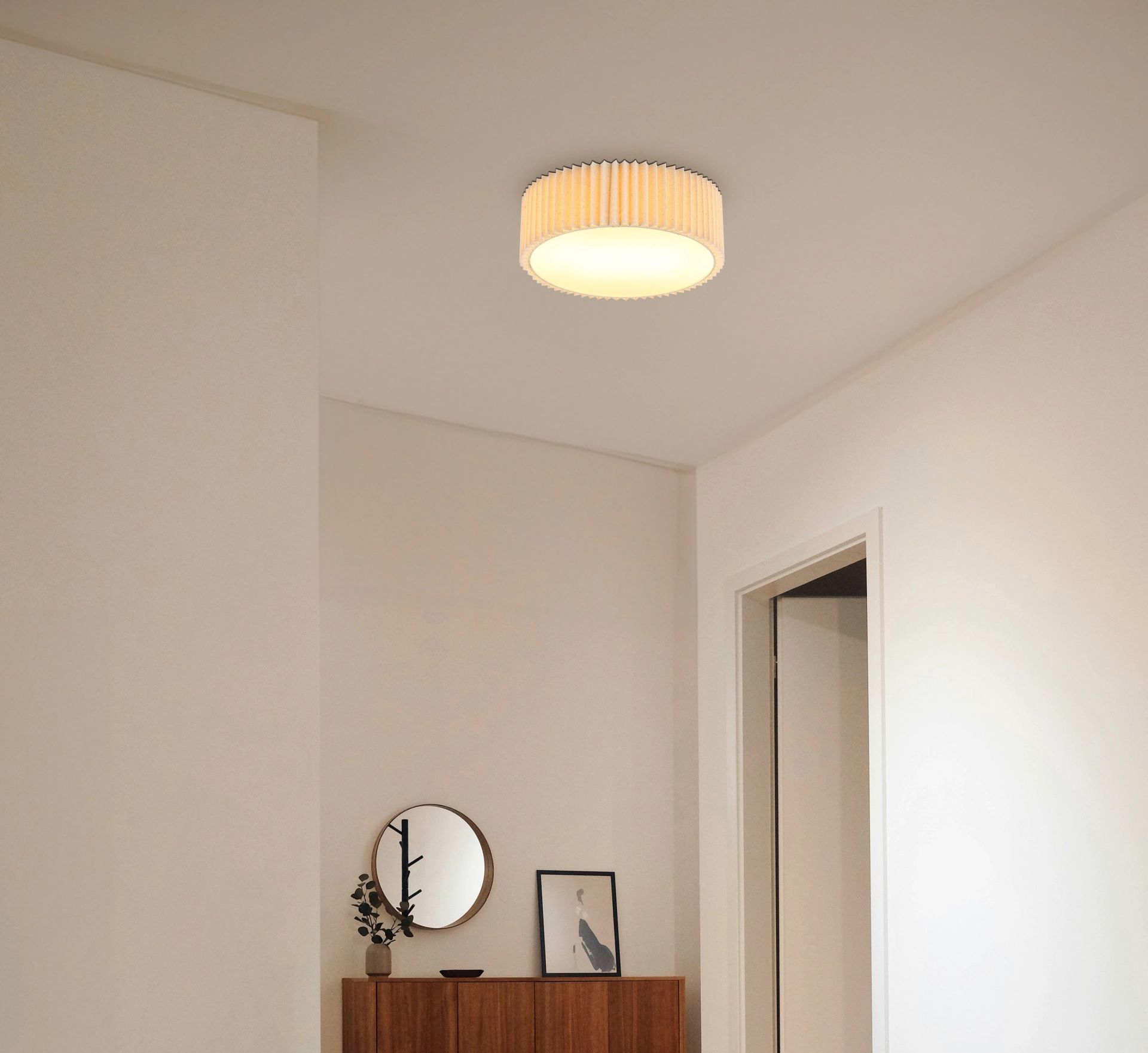 plafondlamp-met-moderne-elegantie-en-textielkap-page-variant-image3