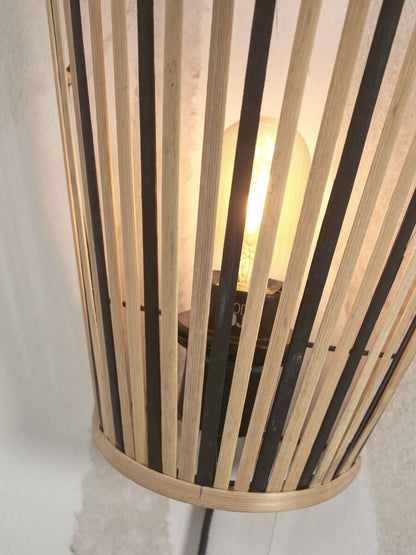 zwart-naturel-bamboe-wandlamp-halfopen-good-mojo-merapi-variant-image5