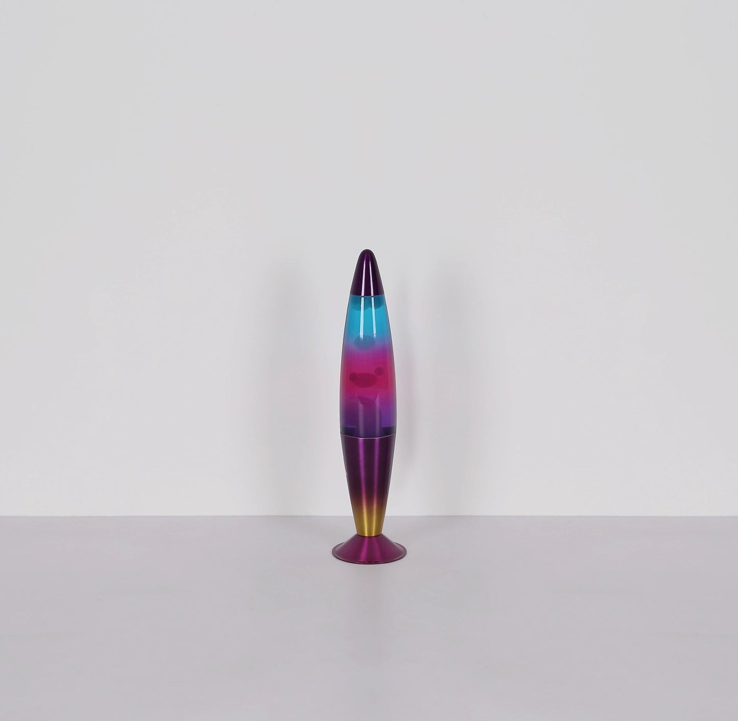 kleurige-raketvormige-tafellamp-met-magma-lamp-etna-variant-image4