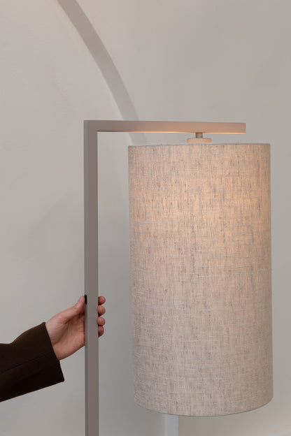 Lampada da terra in lino beige e naturale It's About RoMi Boston – immagine 3