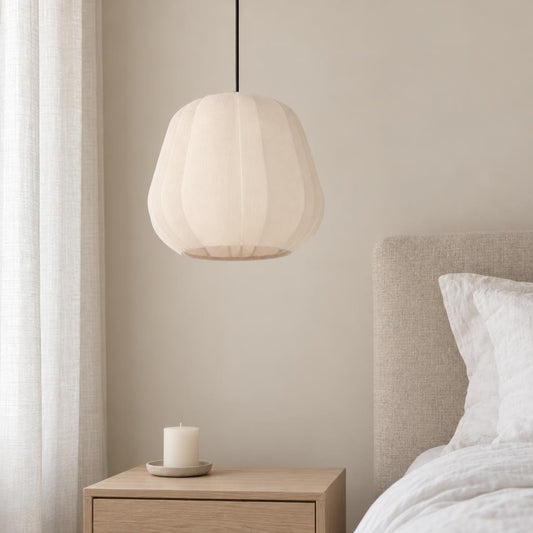 Japandi-pendellampe i stof Anne Lighting Sable – stemningsbillede