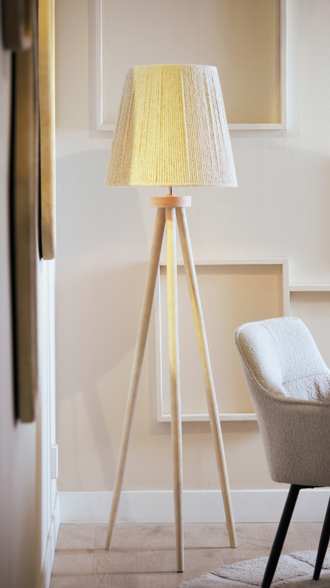 beige-stoffen-lampenkap-ribbelafwerking-light-living-medana-variant-image3