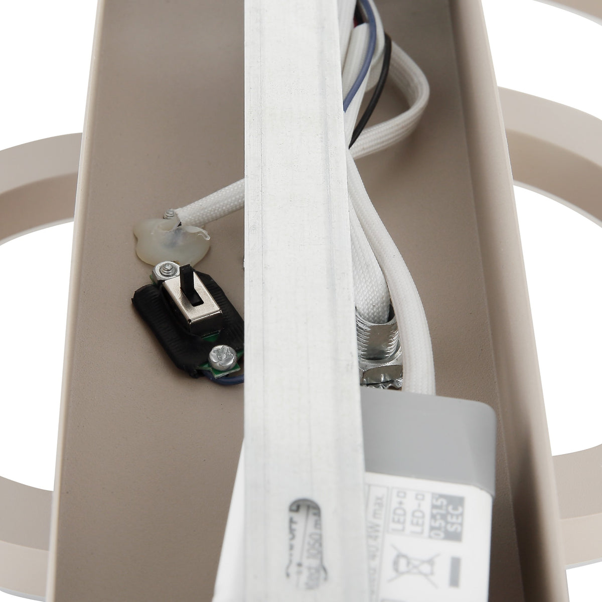 Luce a soffitto in metallo color sabbia con LED – immagine 4
