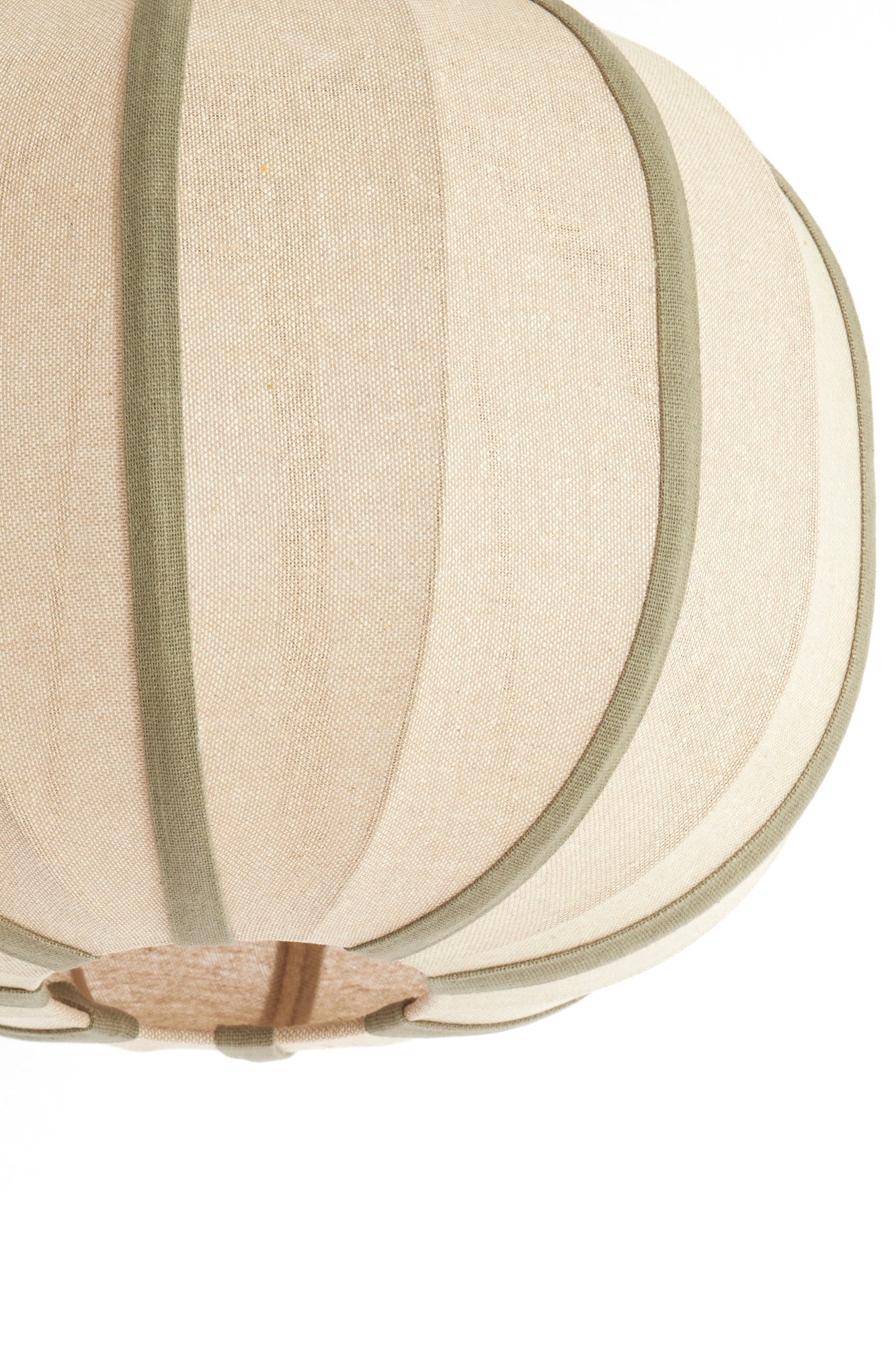 textiel-hanglamp-naturel-met-olijfgroen-detail-light-living-esmiria-variant-image6