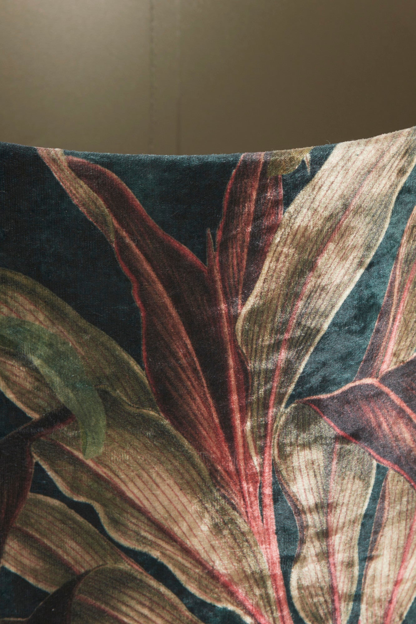 gedecoreerde-lampenkap-met-bladmotief-light-living-passion-variant-image6