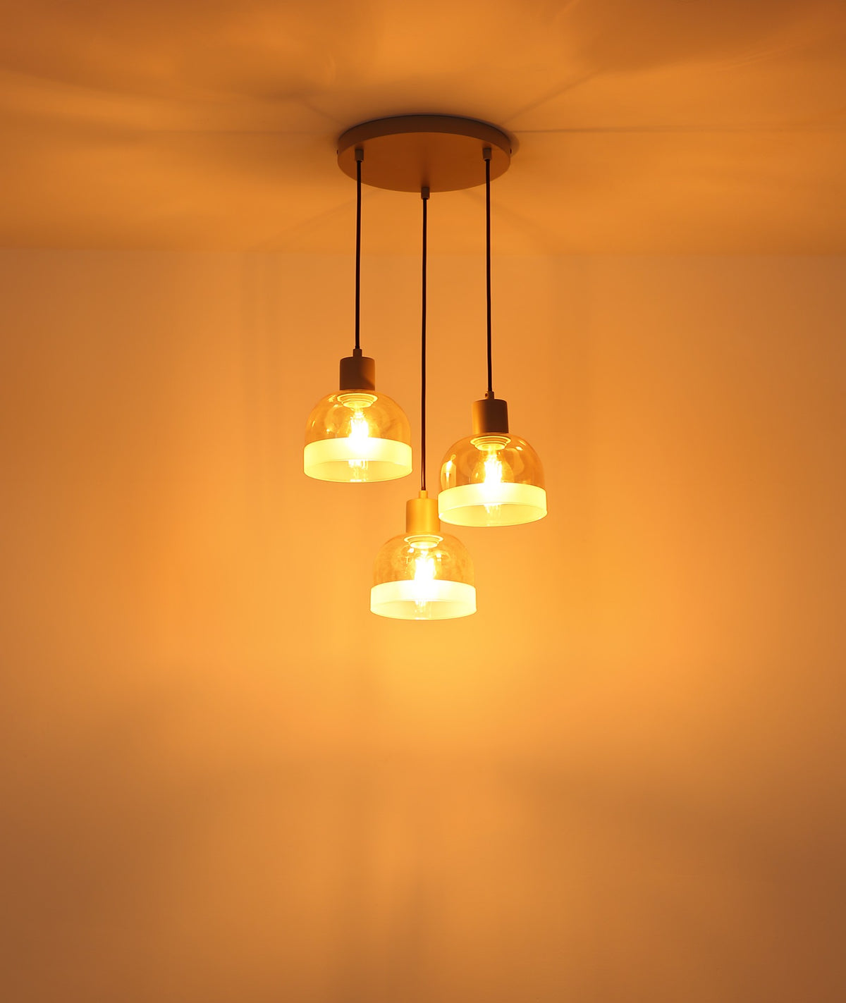 Lumină suspendată elegantă cu 3 surse de lumină, culoare nisipie – imaginea 3