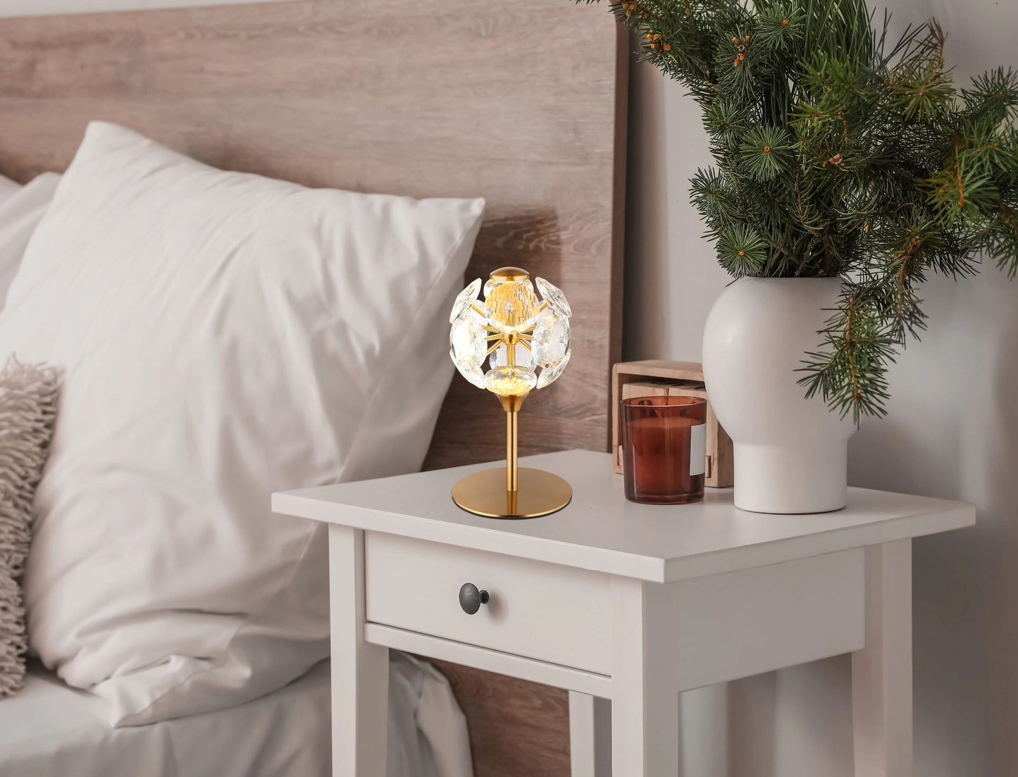 ronde-tafellamp-met-gouden-metaal-en-kristallen-virina-variant-image6