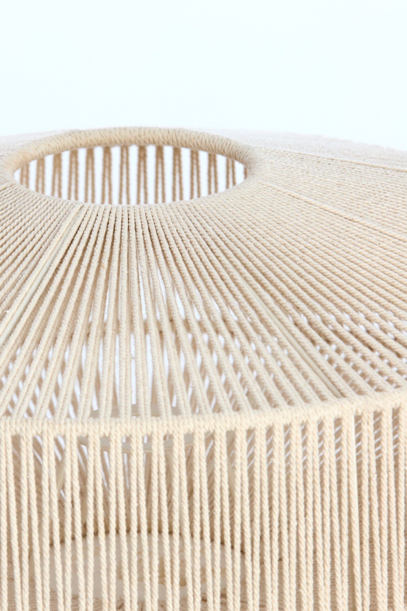 zandkleurige-lampenkap-draad-ontwerp-light-living-biljana-variant-image5