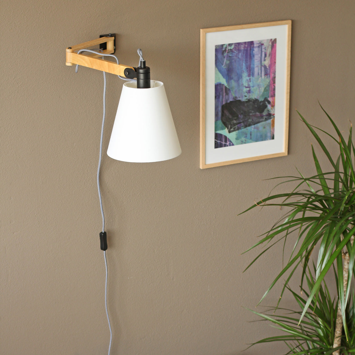 scandinavische-metalen-stoffen-wandlamp-naturel-hout-mexlite-dion-variant-image2