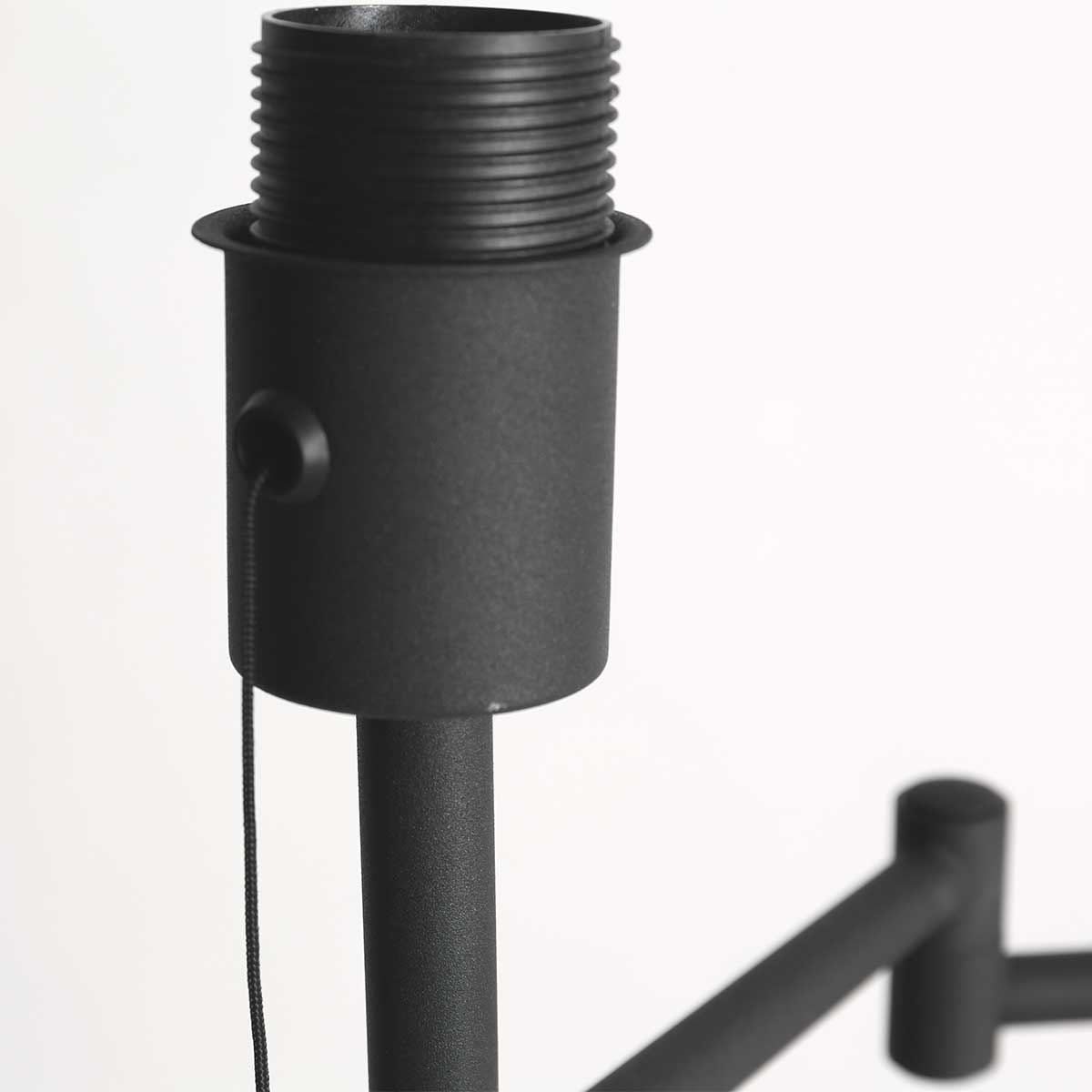 industriele-vloerlamp-zwart-met-zwarte-lampenkap-mexlite-bella-variant-image5