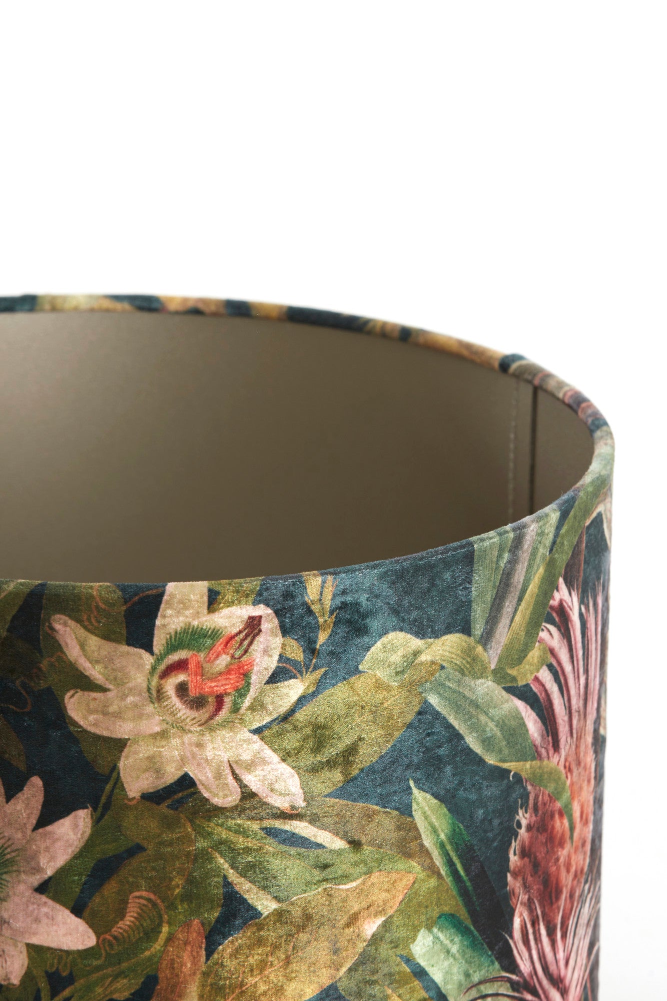 gedecoreerde-lampenkap-met-bladmotief-light-living-passion-variant-image2