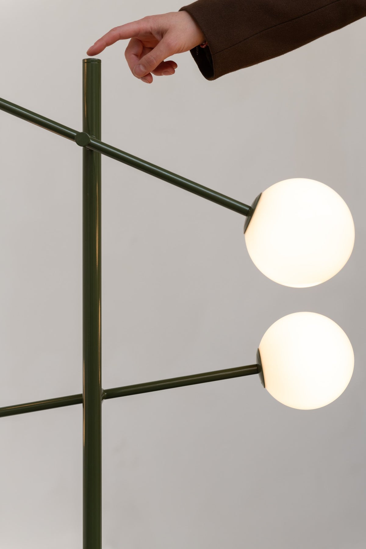 Subtílna zelená sklená stojaca lampa 4 svetlá It's About RoMi Kodaň – obrázok 4
