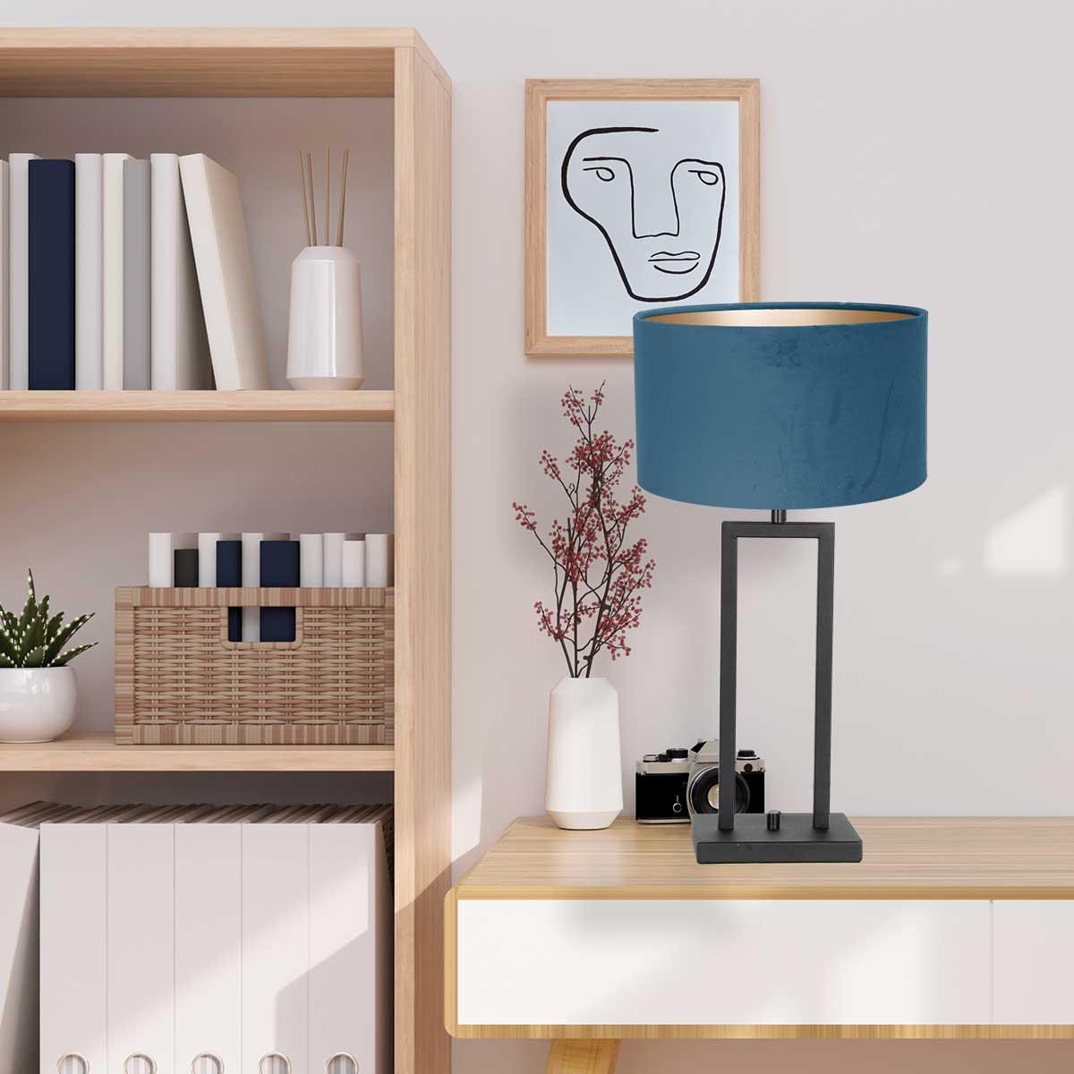 blauwe-schemerlamp-met-zwarte-voet-steinhauer-stang-variant-image2