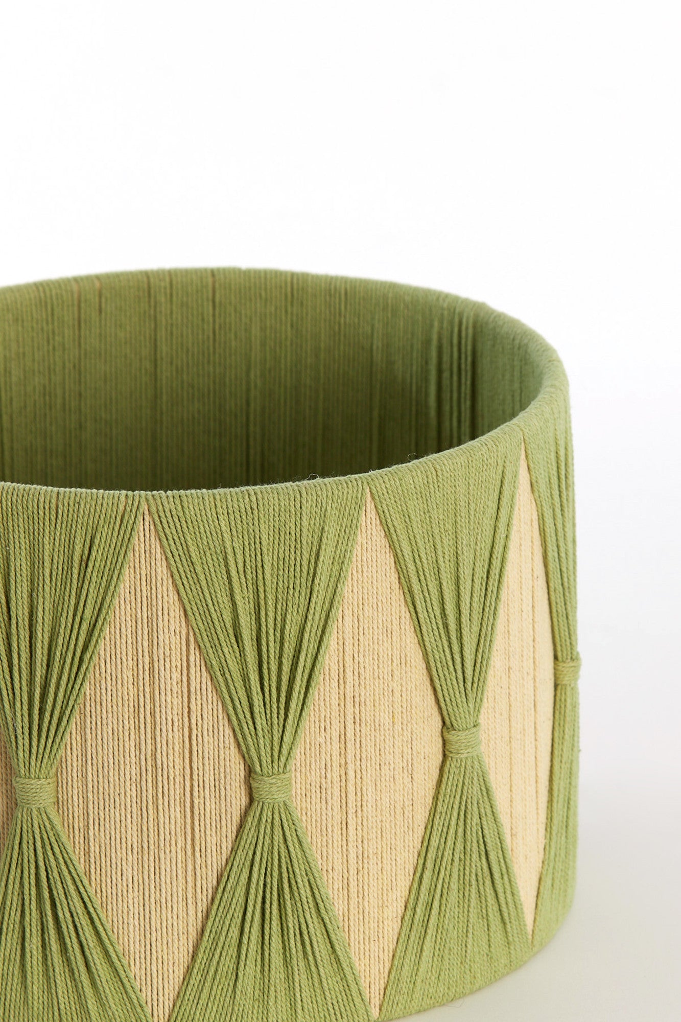 cilindervormige-groene-lampenkap-van-stof-light-living-hannah-variant-image2