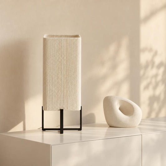 Beżowa kwadratowa lampa stołowa Light & Living Wyn – zdjęcie aranżacyjne