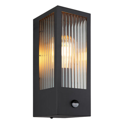 modern-ribbelglazen-metalen-zwarte-buitenlamp-globo-gundula-main-image