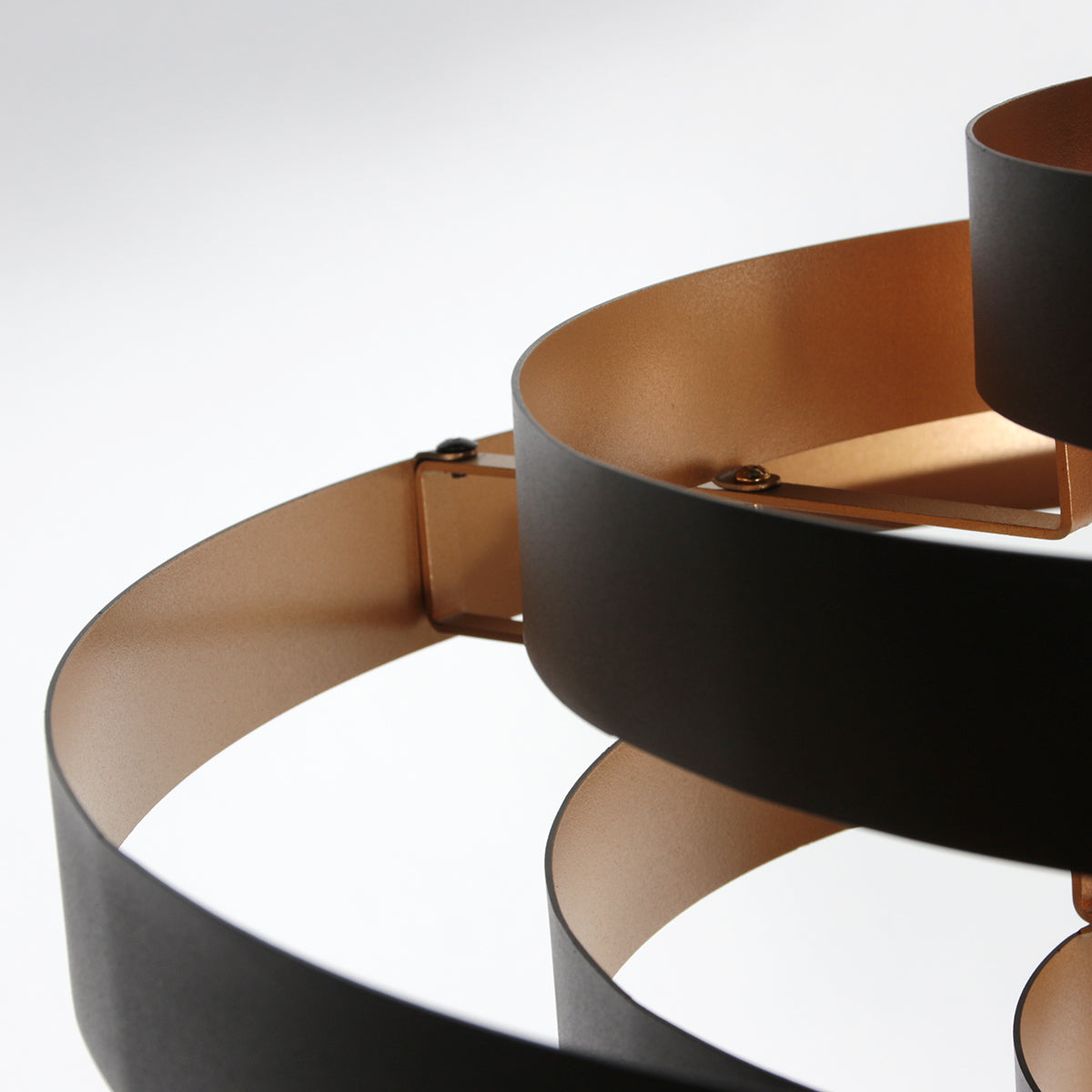 retro-zwarte-hanglamp-met-openringstructuur-steinhauer-halo-cirque-variant-image4