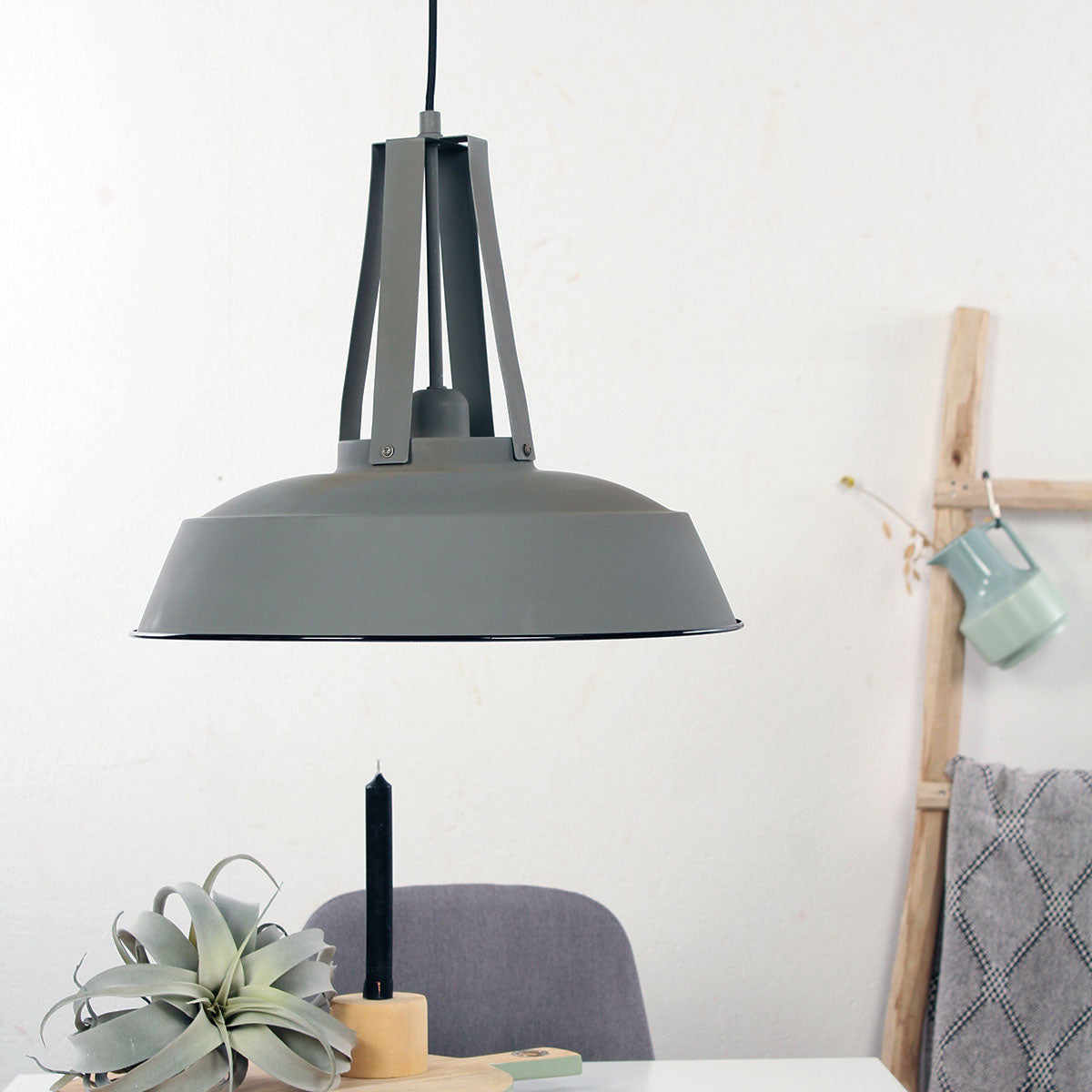 Mexlite Eden pendel i gråt metal Ø42 cm – stemningsbillede