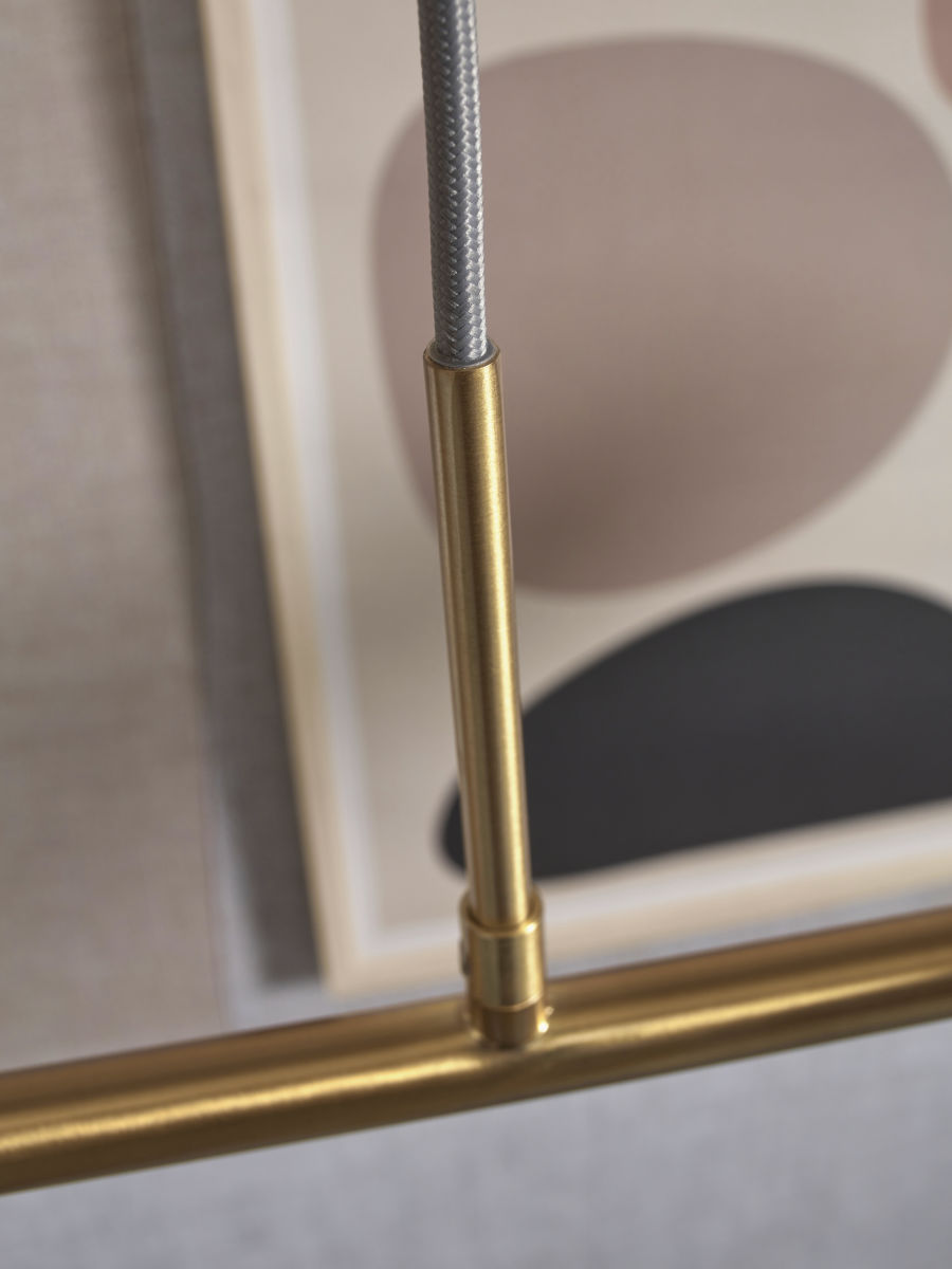 goudkleurige-hanglamp-6-dessinbol-trapeze-its-about-romi-carrara-variant-image5