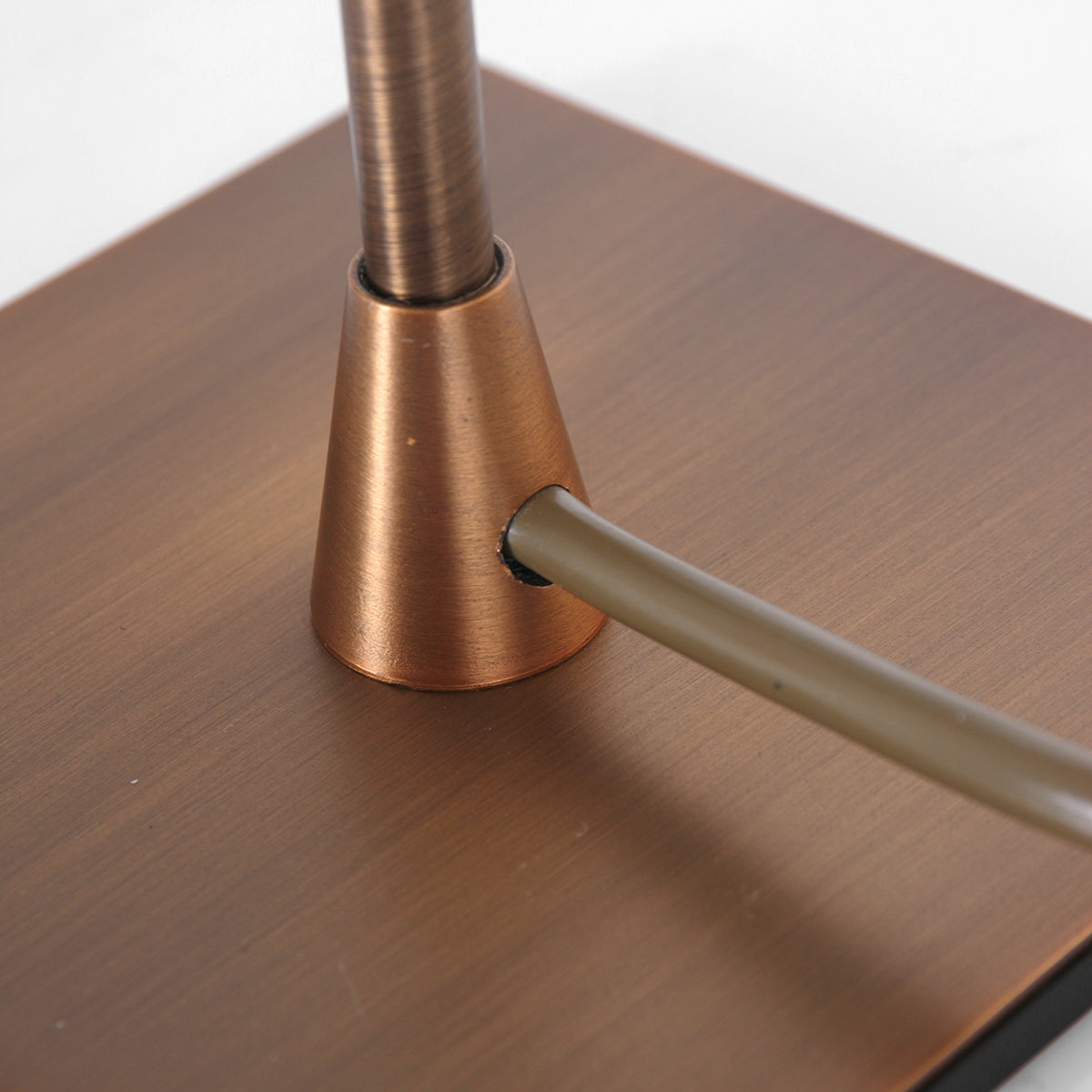 klassieke-bronzen-metalen-tafellamp-steinhauer-ancilla-variant-image12