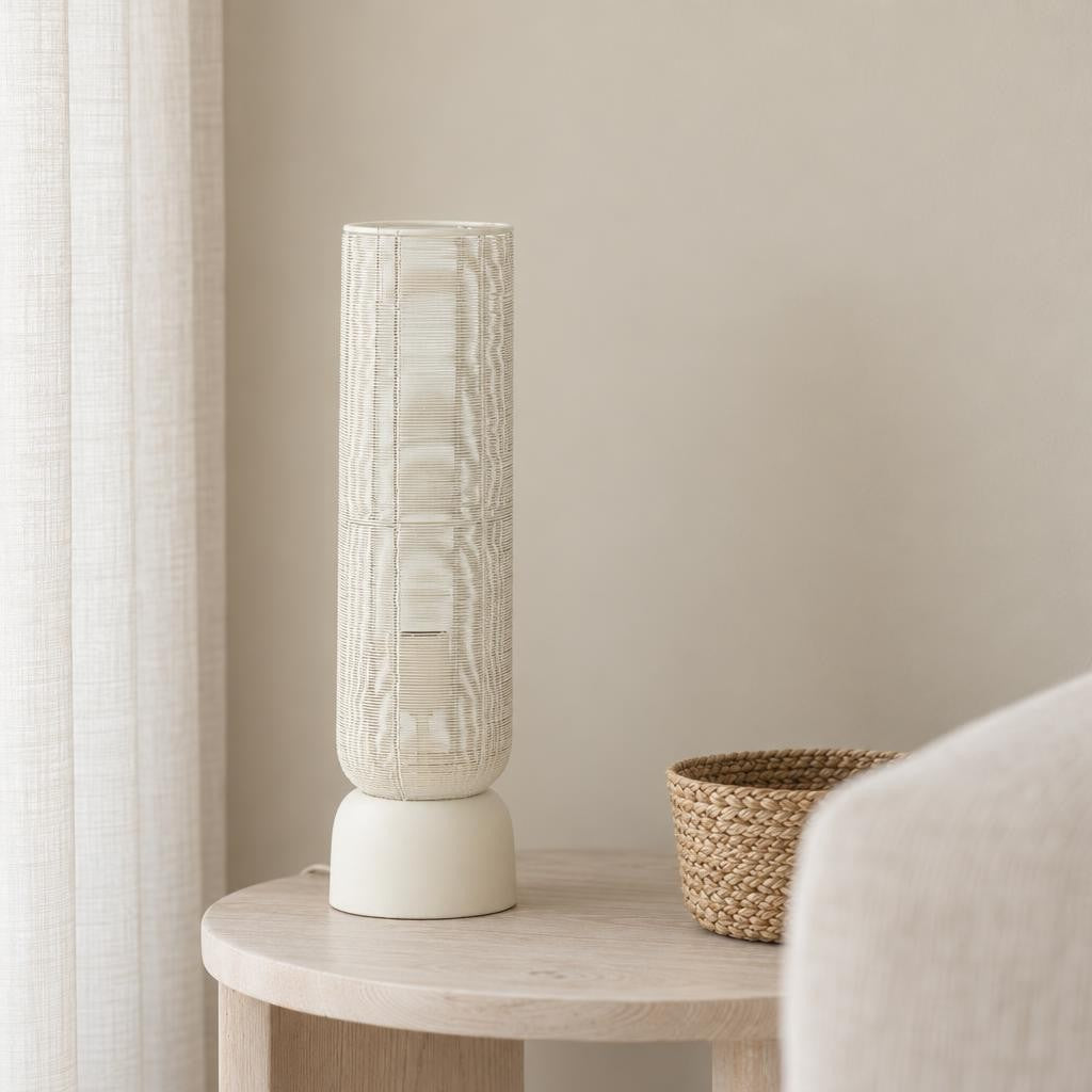 Lezuza bordlampe i naturfarvet metal | Light & Living – stemningsbillede