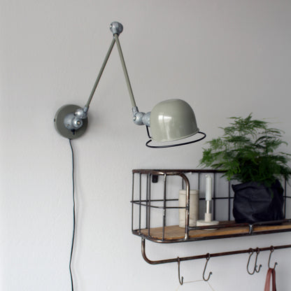 ronde-industriele-wandlamp-scharnierarm-groen-mexlite-davin-ai-sfeer_image