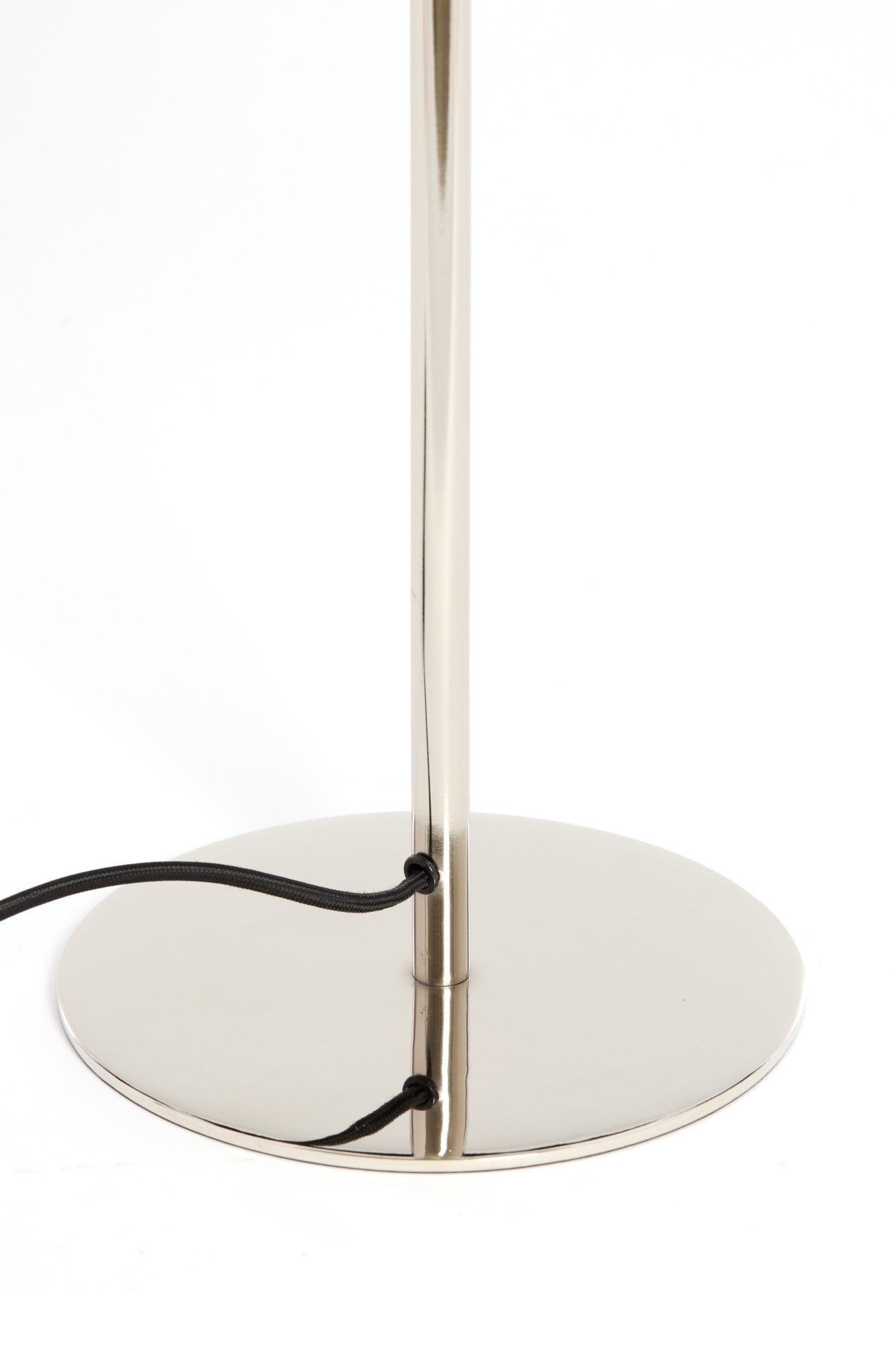 metaalkleurige-tafellamp-bolvormig-light-living-surin-variant-image6